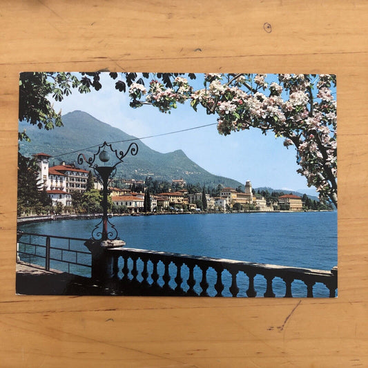 Cartolina LAGO DI GARDA, GARDONE RIVIERA