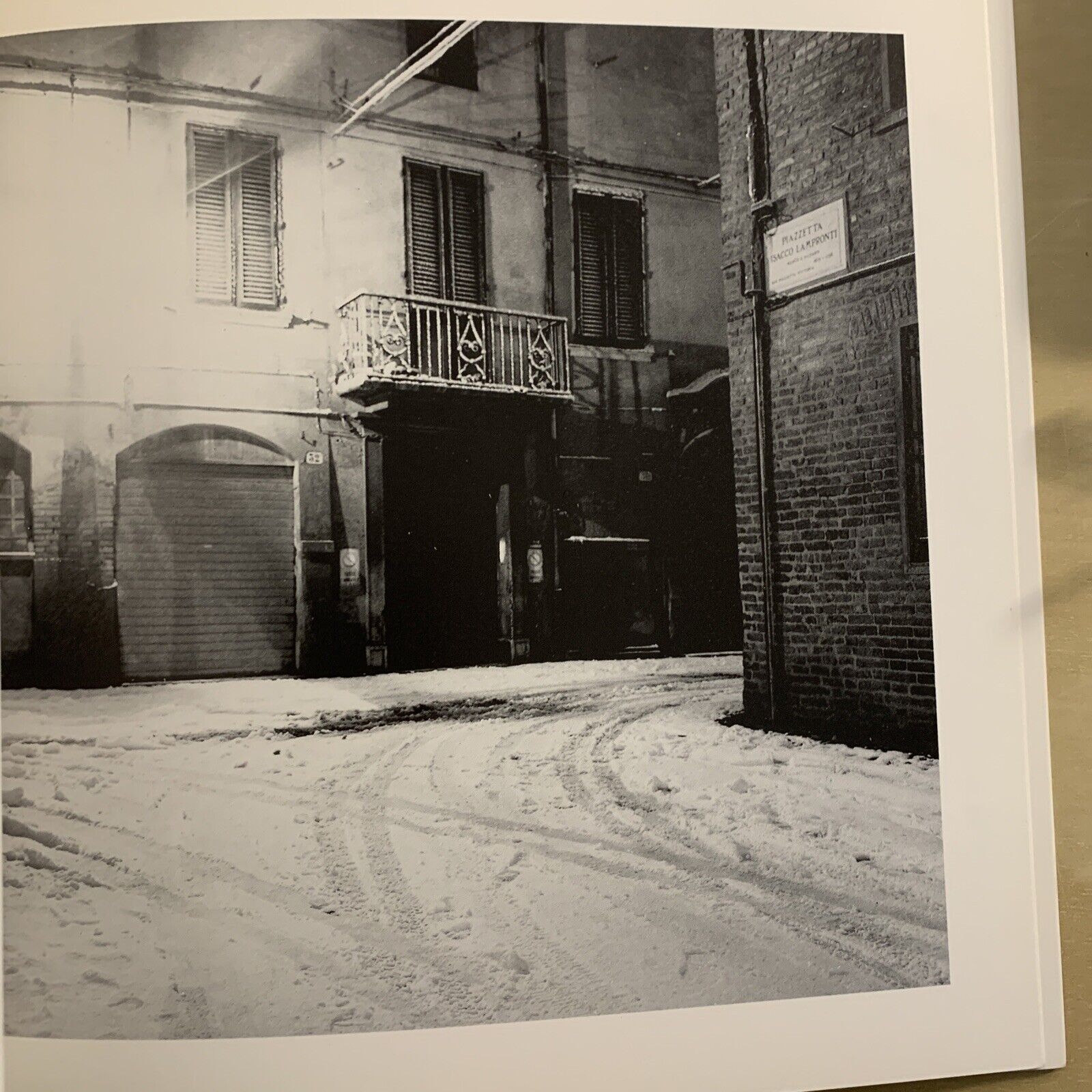 FERRARA D'INVERNO - Enrico Baglioni, Oltre lo specchio. Interbooks 1988