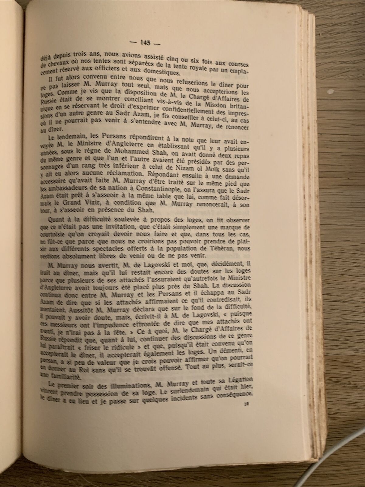 LES DÉPÊCHES DIPLOMATIQUE DU COMTE DE GOBINEAU EN PERSE. ADRIENNE DORIS HYTIER