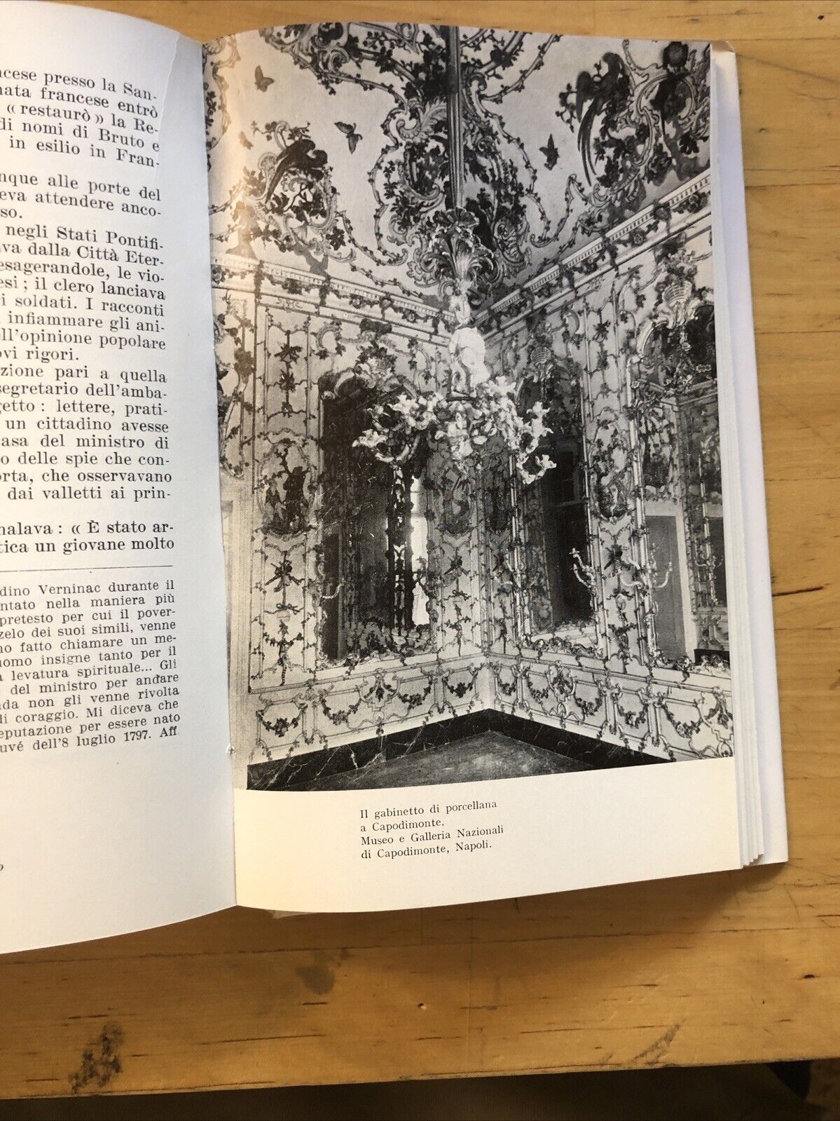 Vita Napoletana nel XVII secolo, René Bouvier, André Laffargue. Cappelli 1960