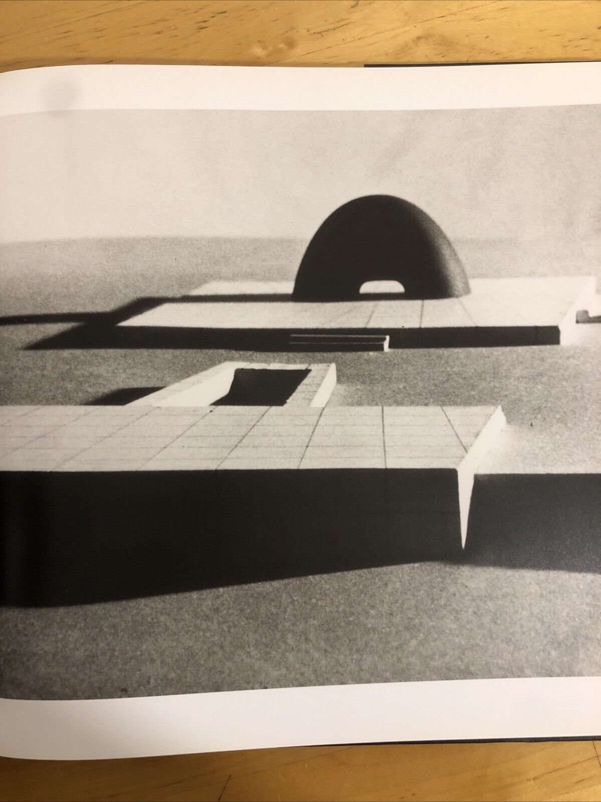 Isamu Noguchi - a study of space, Ana maria Torres, The Monacelli Press 2000