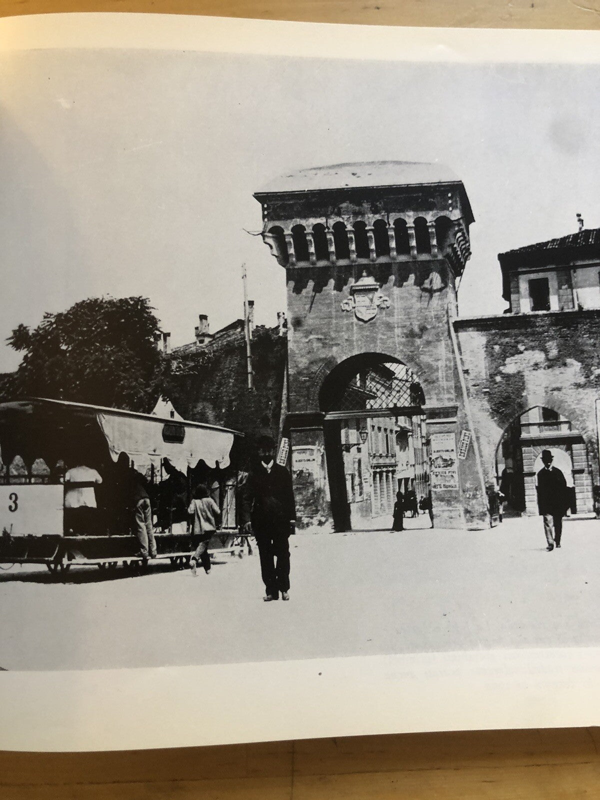Bologna fotoconfronti col passato, A. Vianelli, edizione Unificata in 300 pagine
