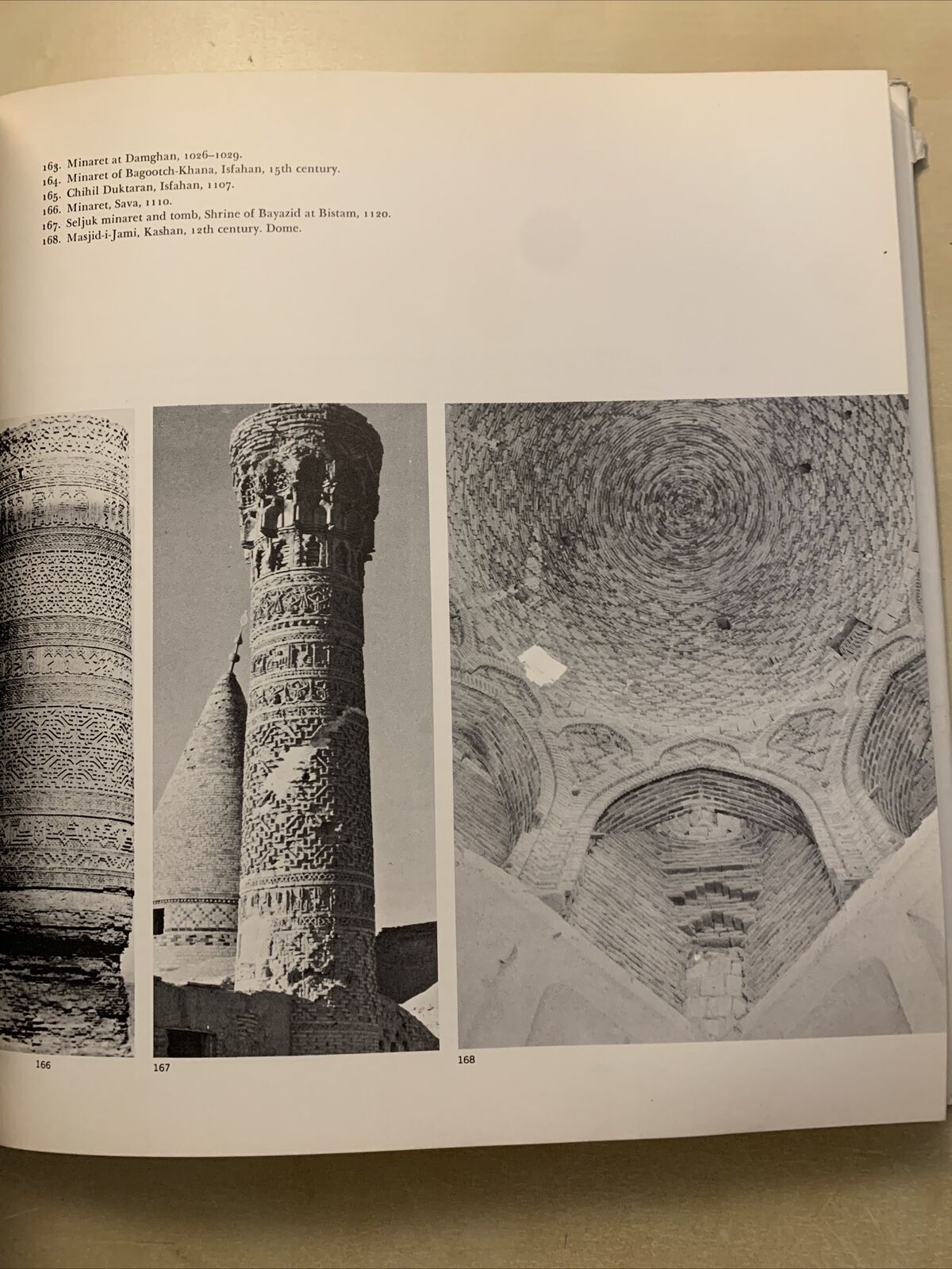 PERSIAN ARCHITECTURE - Arthur Upham Pope. Thames and Hudson 1965