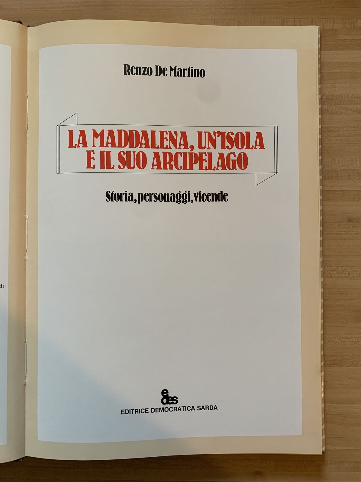 LA MADDALENA un'isola e il suo arcipelago. Storia personaggi - Renzo De Martino