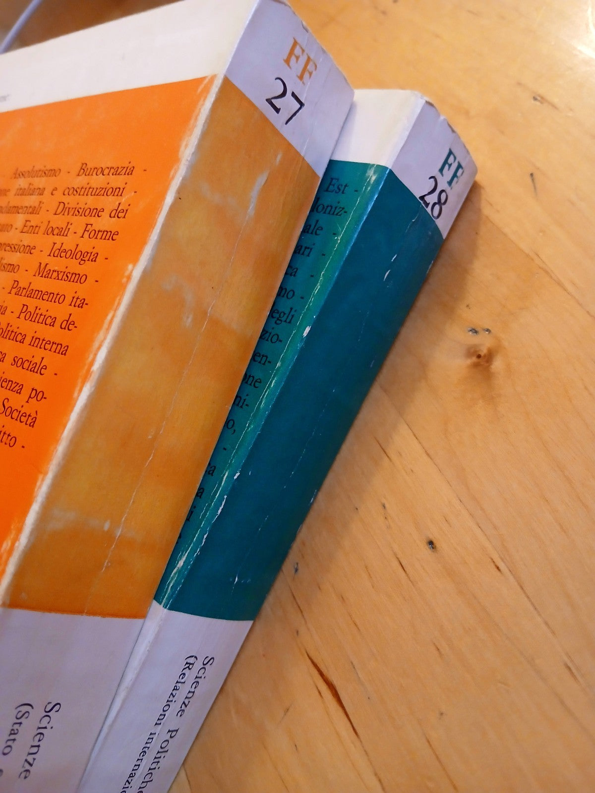 Scienze politiche Enciclopedia Feltrinelli 1 e 2, Fischer 27-28 Lelio Basso 1970