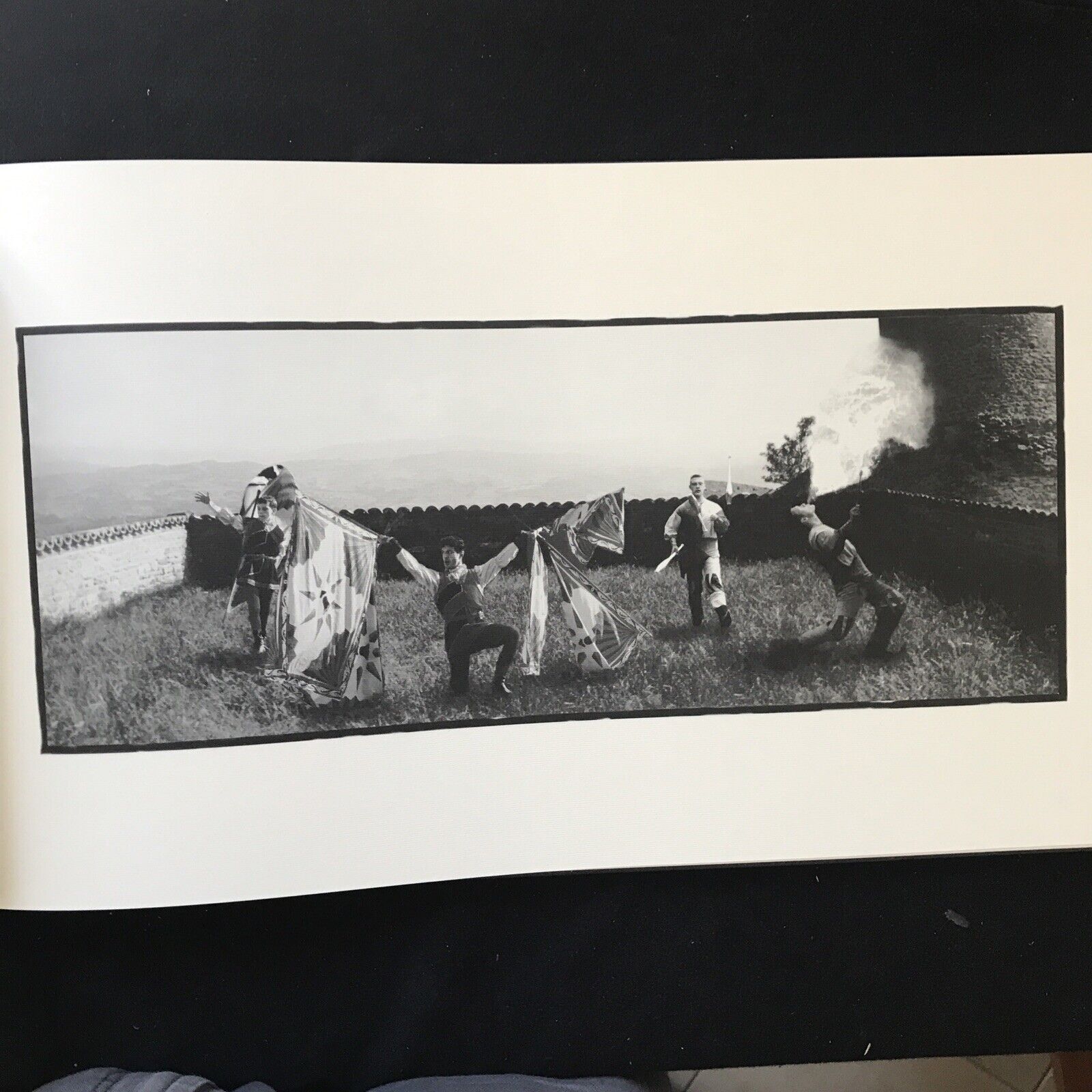 CANOSSA fotografie di Giuliano Ferrari, Pubblimedia 2003, Prodi, Mussini, Badini