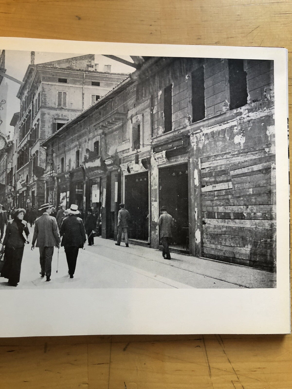 Bologna per la strada, Fotoconfronti col passato. Alberto Menarini, A. Vianelli