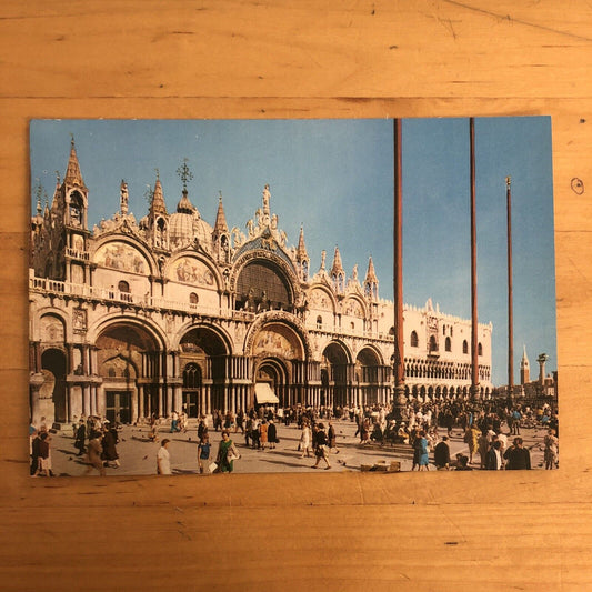 CARTOLINA - VENEZIA PIAZZA E BASILICA DI SAN MARCO. NON VIAGGIATA