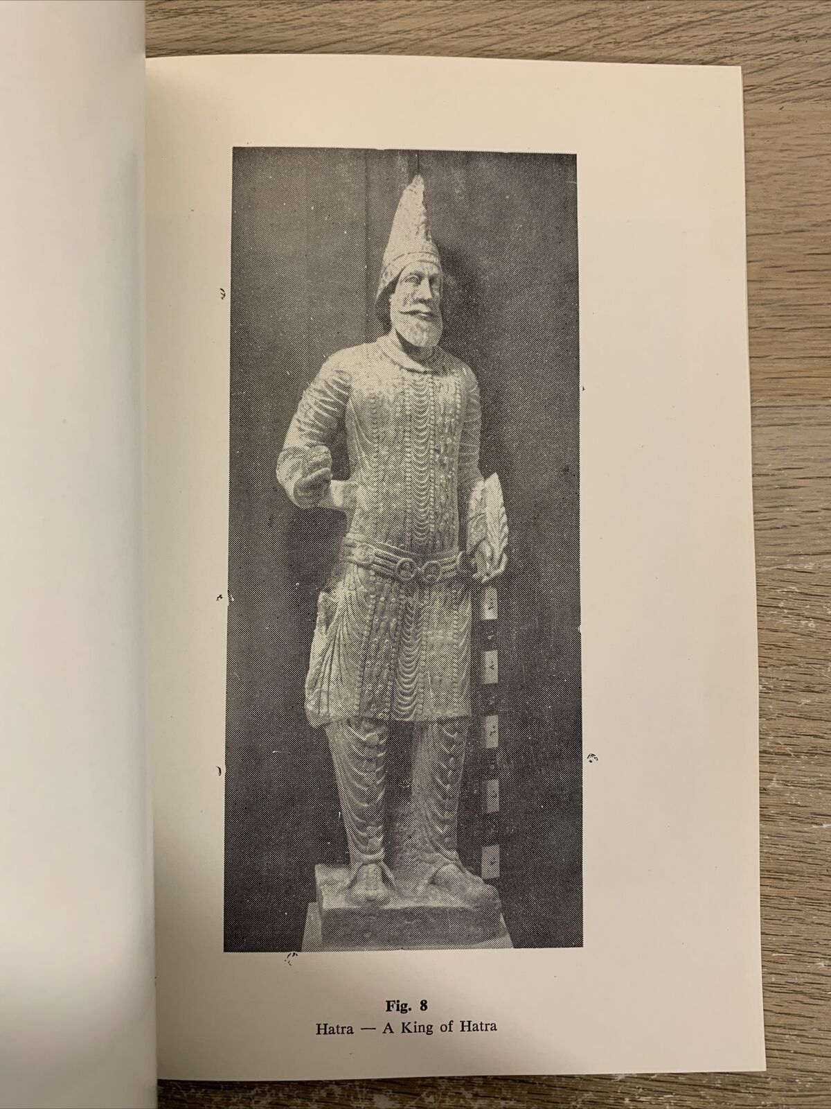 Mosul Museum Guide Book 1966. Ministry of Culture and guidance Directorate of cu