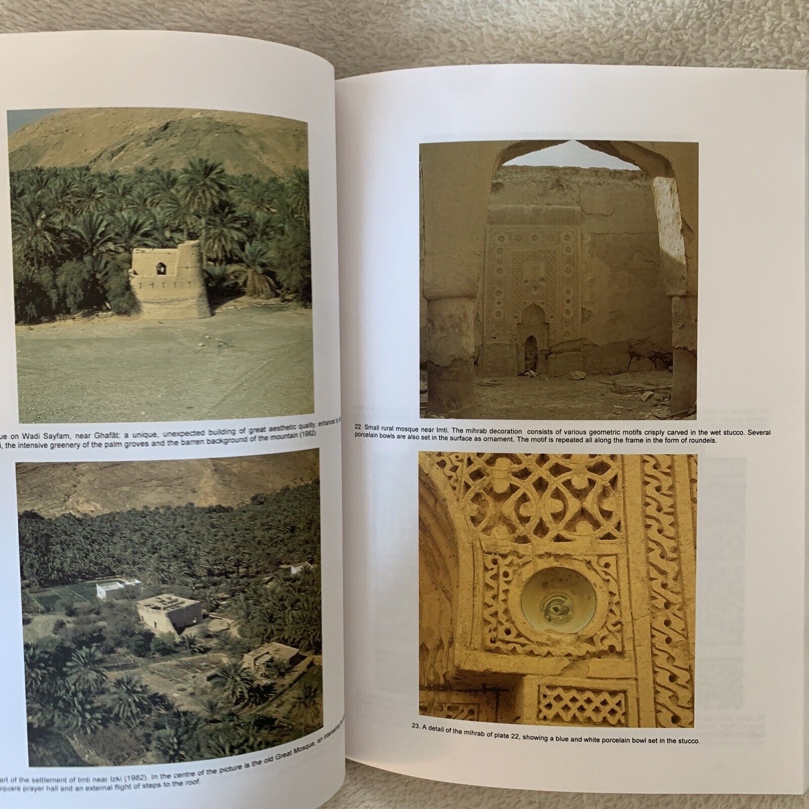HISTORIC MOSQUES AND SHRINES OF OMAN. PAOLO M. COSTA 2001