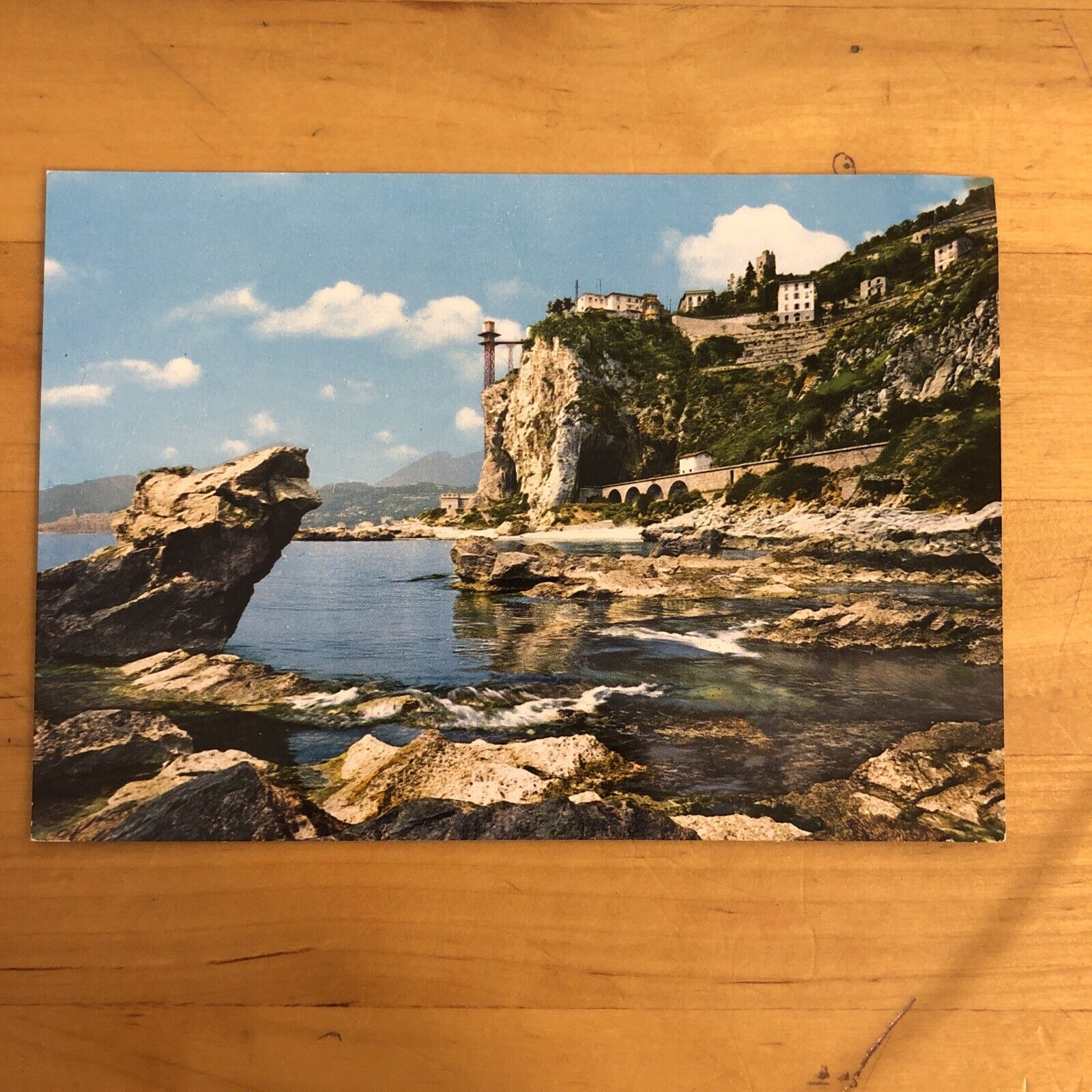 CARTOLINA - GRIMALDI, RIVIERA DEI FIORI, BALZI ROSSI E ASCENSORE, NON VIAGGIATA
