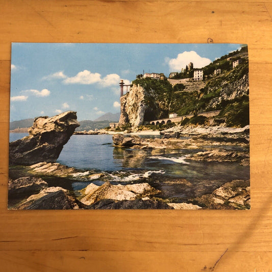 CARTOLINA - GRIMALDI, RIVIERA DEI FIORI, BALZI ROSSI E ASCENSORE, NON VIAGGIATA