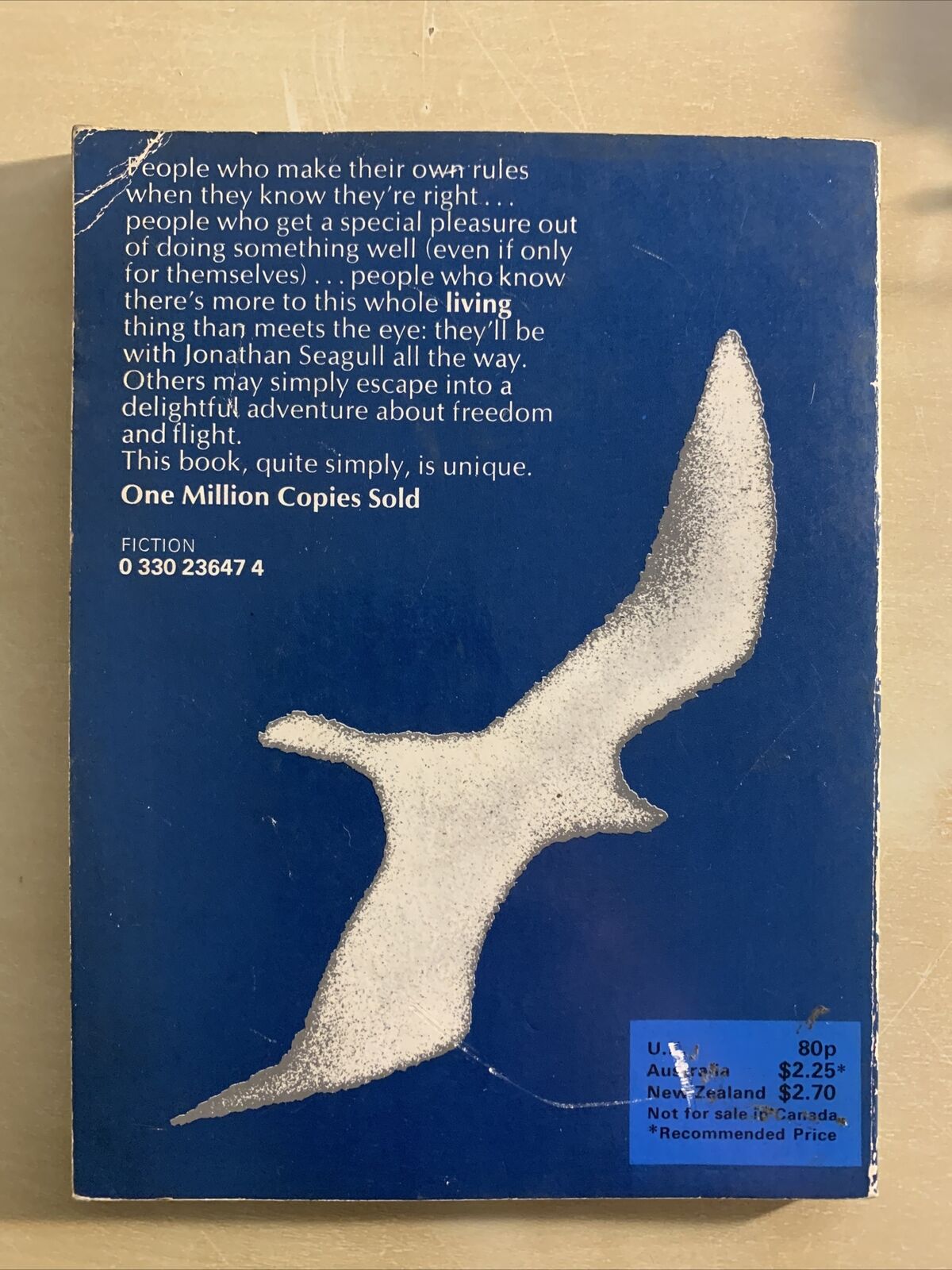 JONATHAN LIVINGSTONE SEAGULL a story. Richard bach. Pan books 1972 #