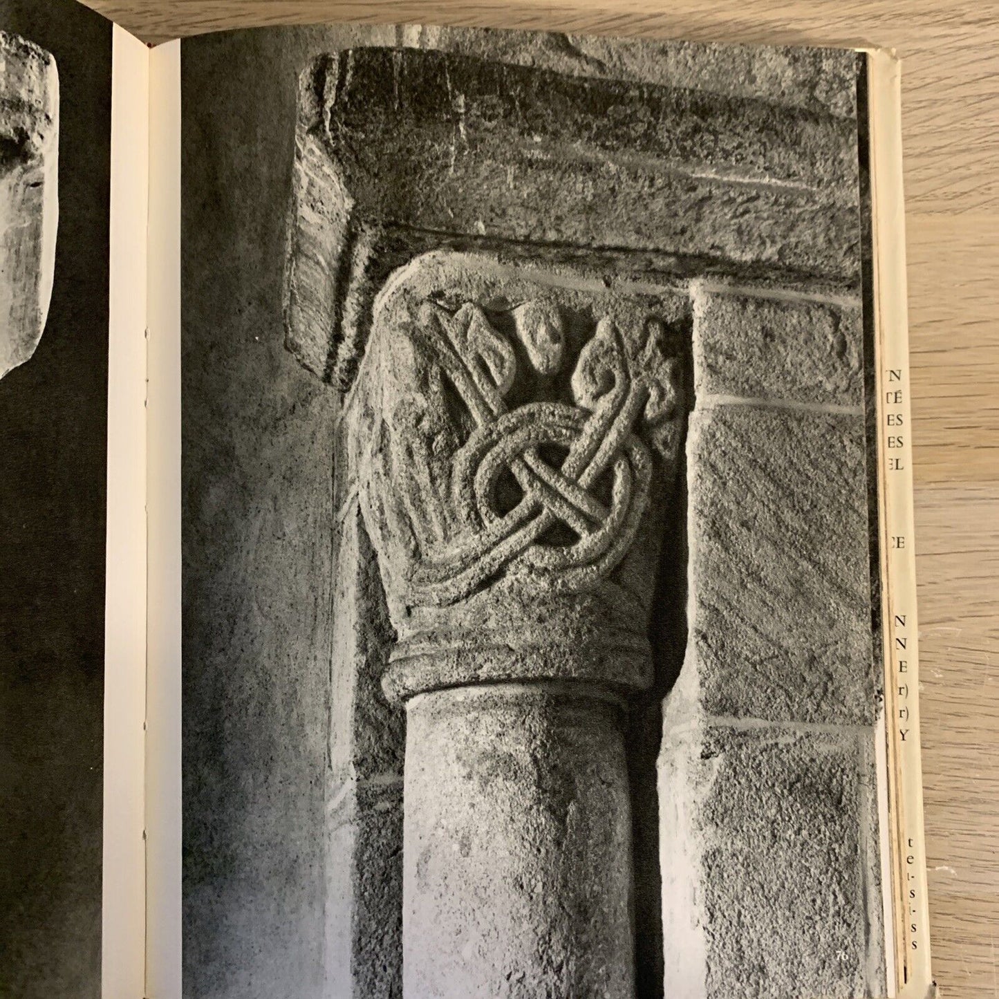 Forez-Velay - Roman , zodiaque