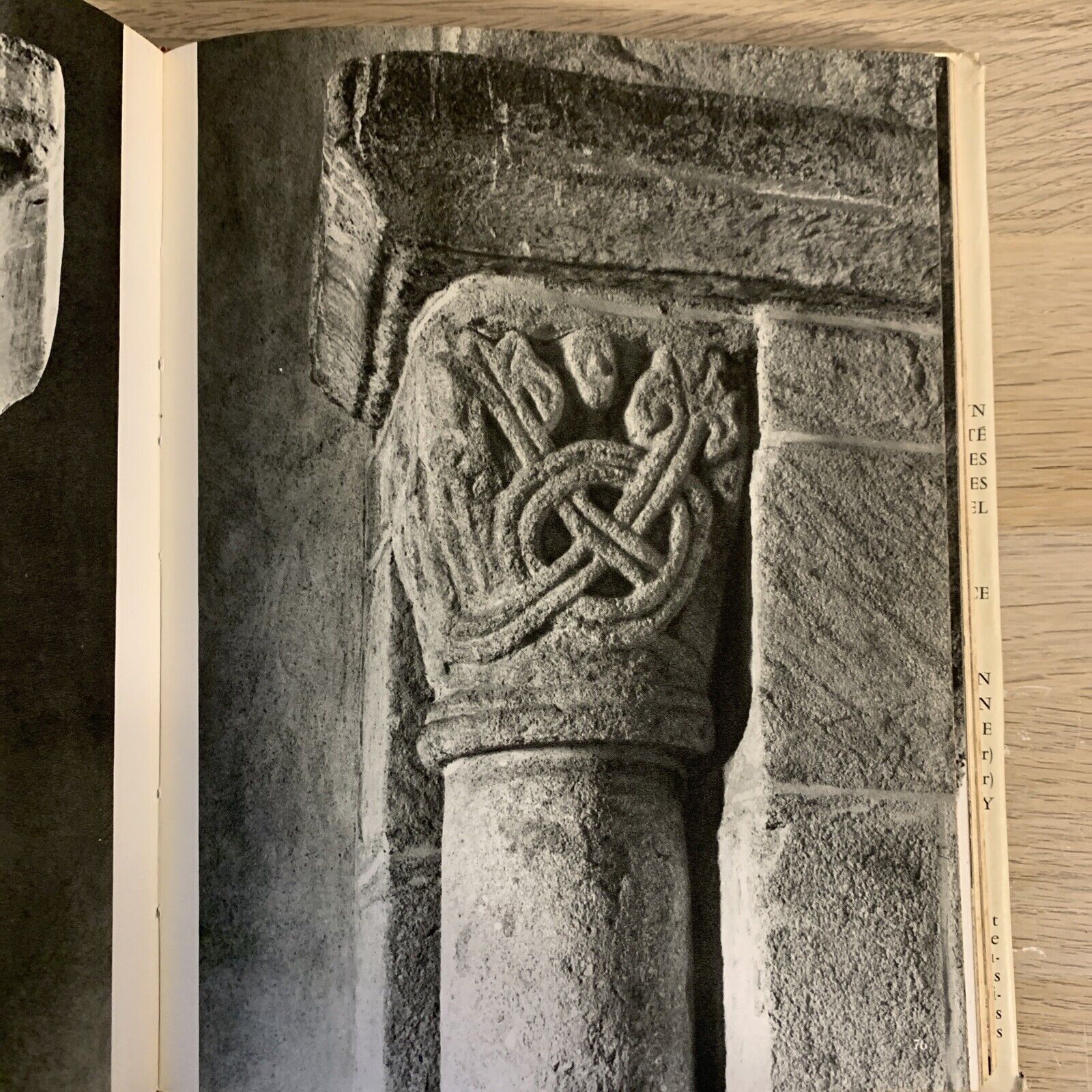 Forez-Velay - Roman , zodiaque