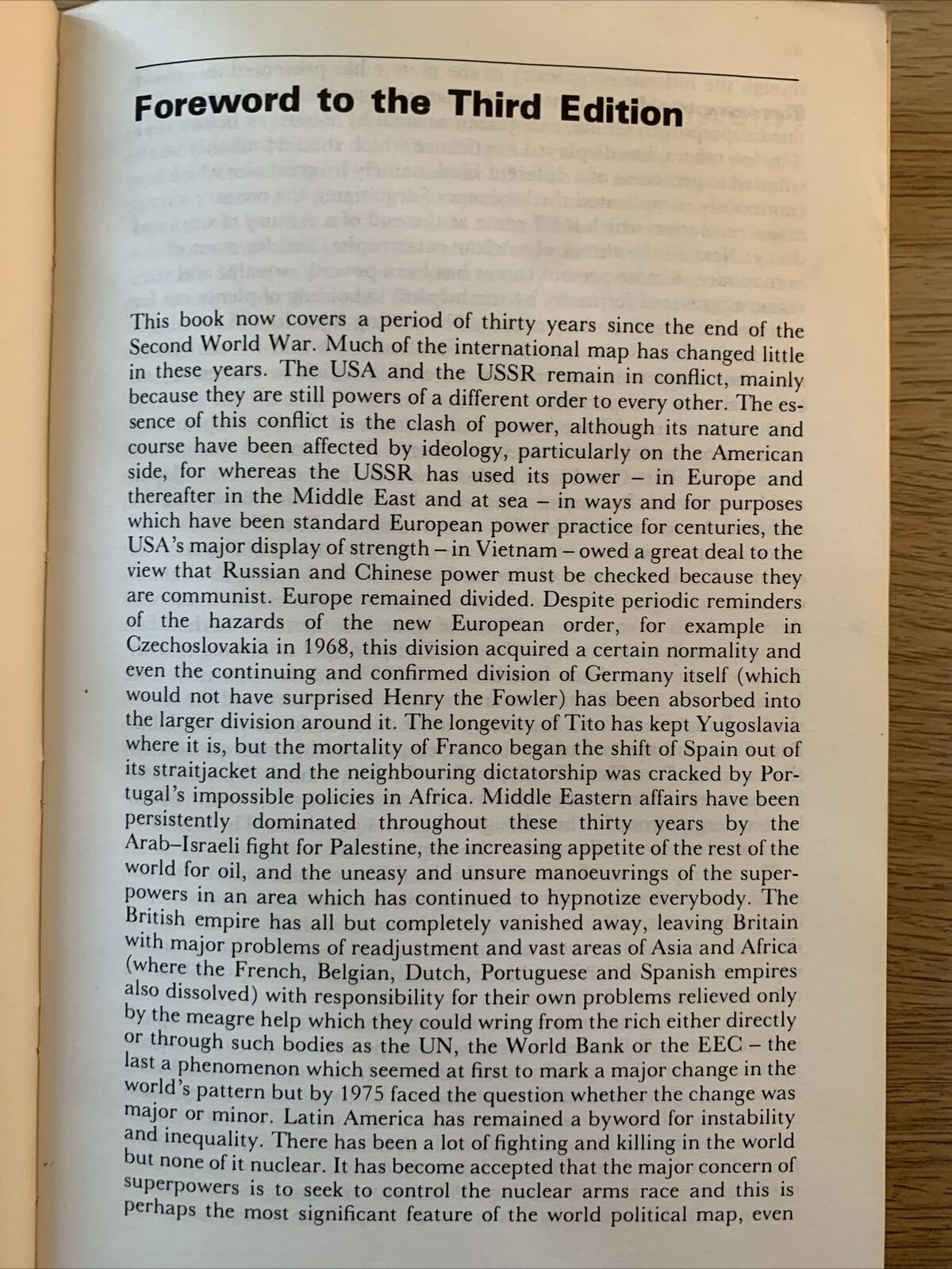 WORLD POLITICS SINCE 1945 - PETER CALVOCORESSI 1977 #