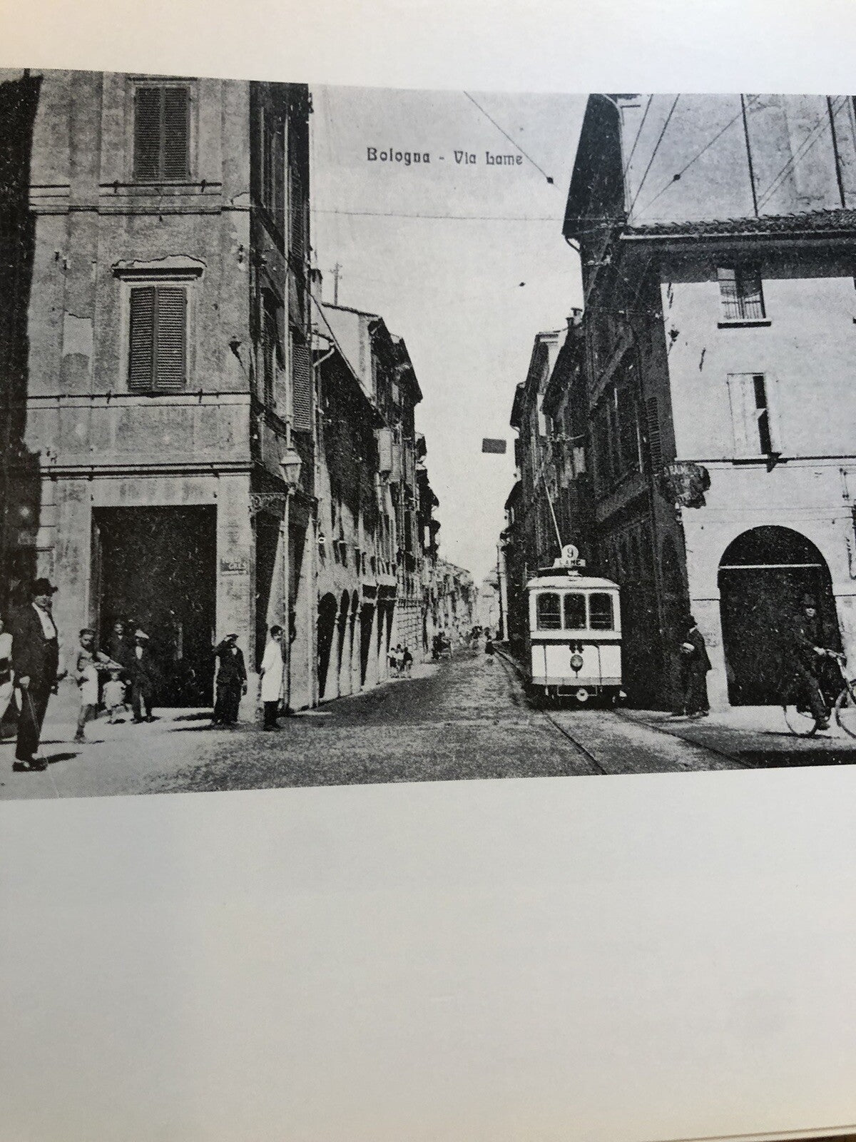 Bologna per la strada fotoconfronti col passato, Menarini - Vianelli 1975