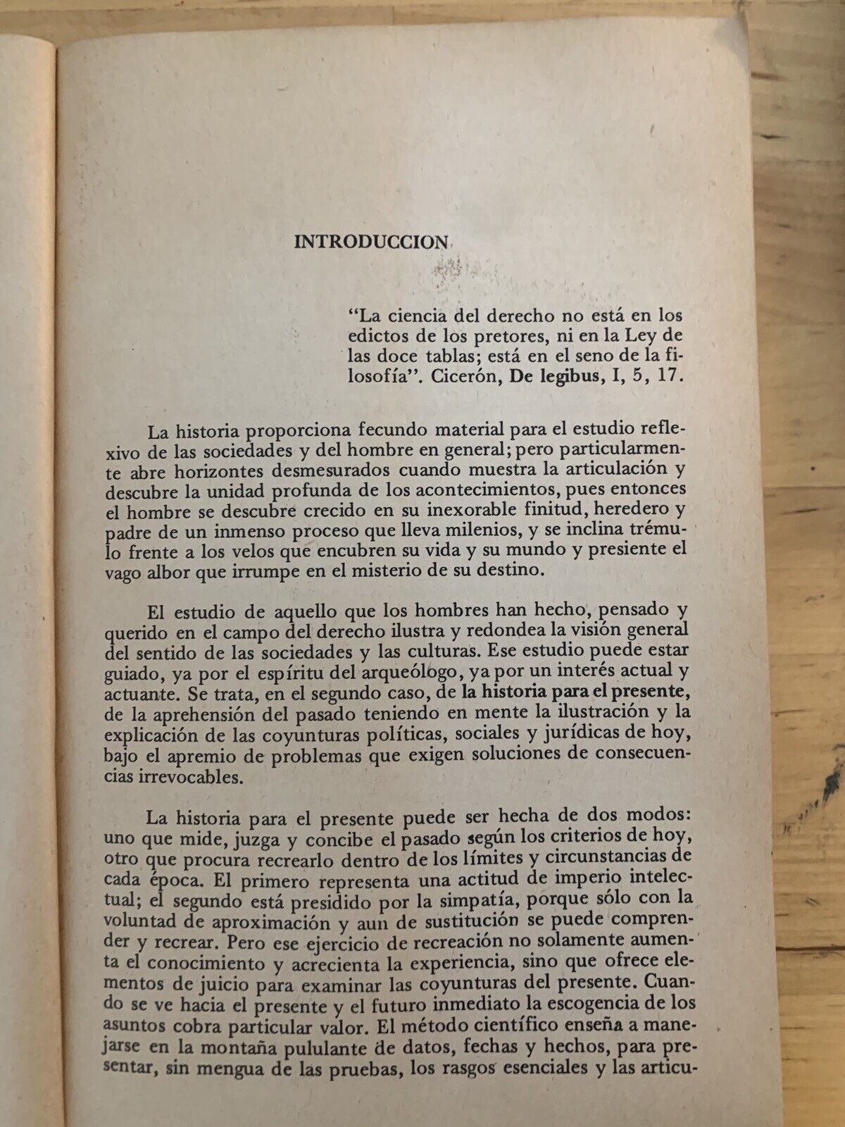 GUION HISTORICO DE LA CIENCIA DEL DERECHO -TOMO PRIMERO, UCA EDITORES 1978