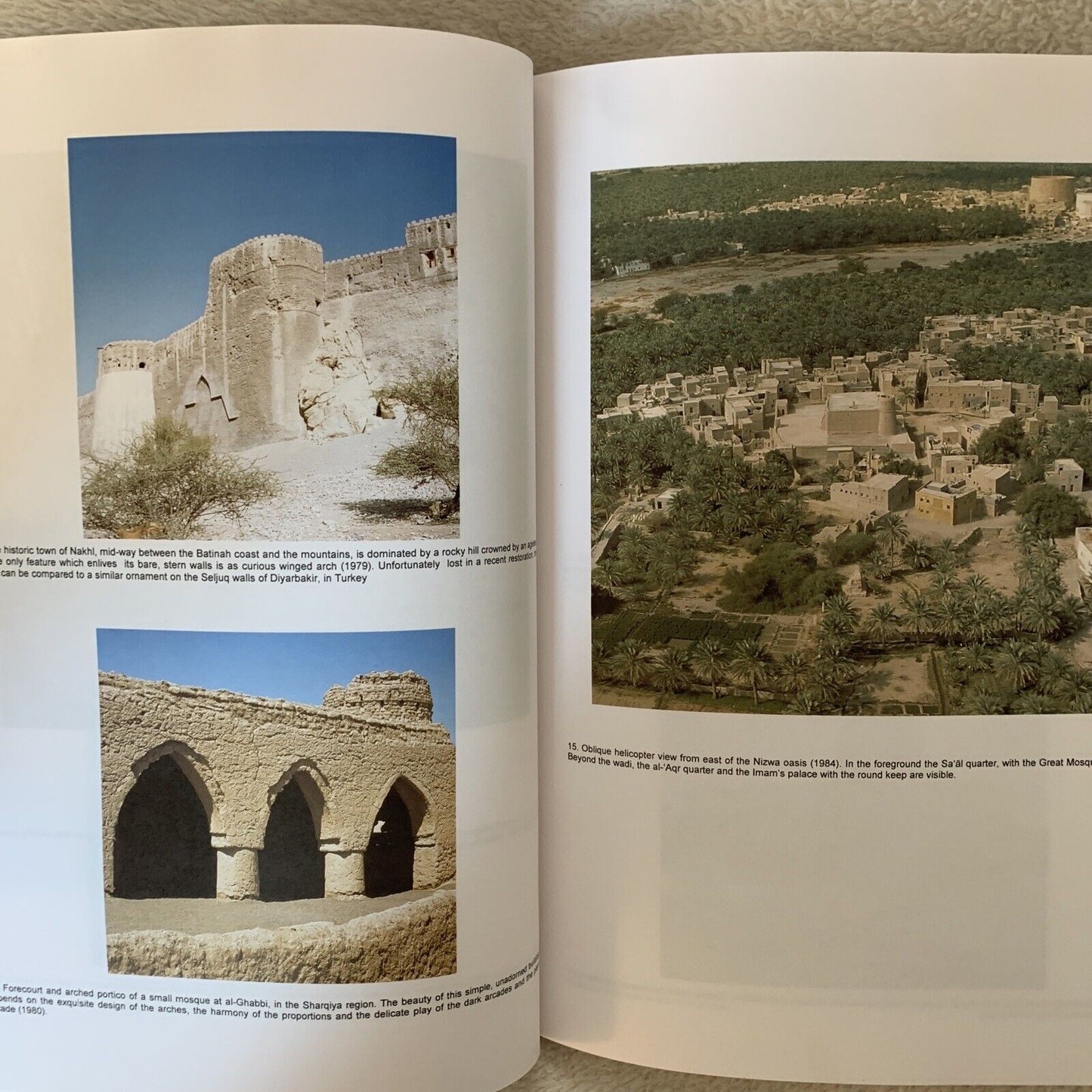 HISTORIC MOSQUES AND SHRINES OF OMAN. PAOLO M. COSTA 2001