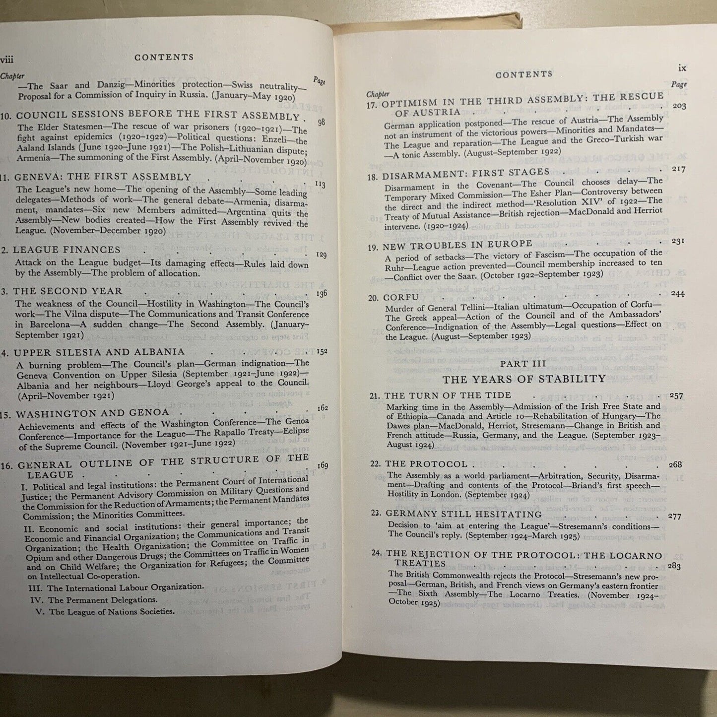 history of THE LEAGUE OF NATIONS - F. P. WALTERS. OXFORD UNIVERSITY PRESS 1960 #