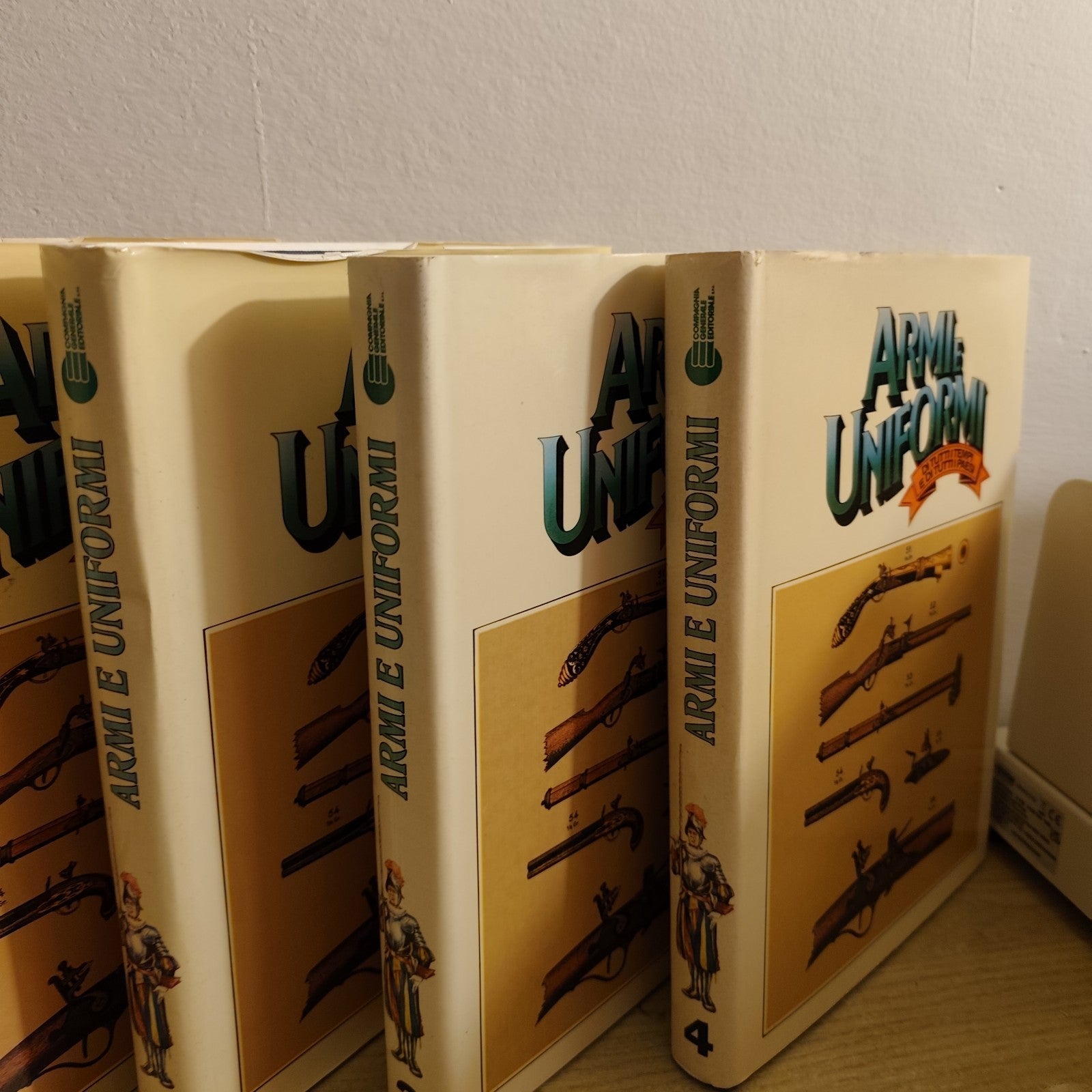 Armi e uniformi di tutti i tempi e di tutti i paesi, Completo 4 volumi, Melegari