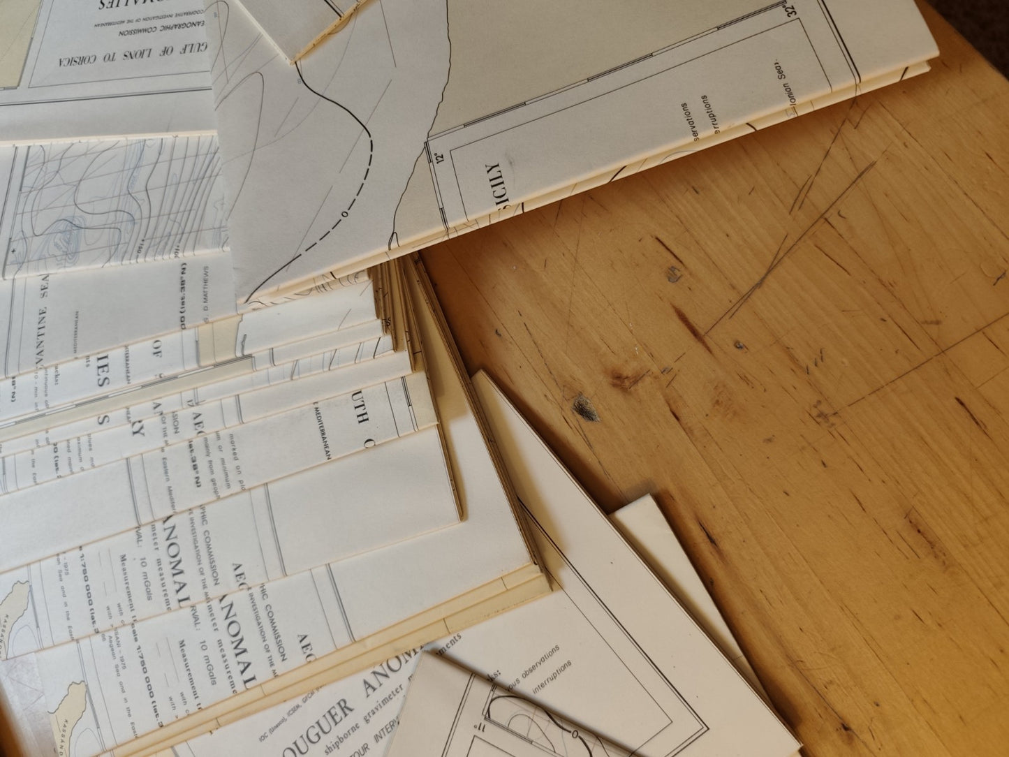 Cartografie geologia tettonica geofisica batimetria Italia, 27 ampie cartografie