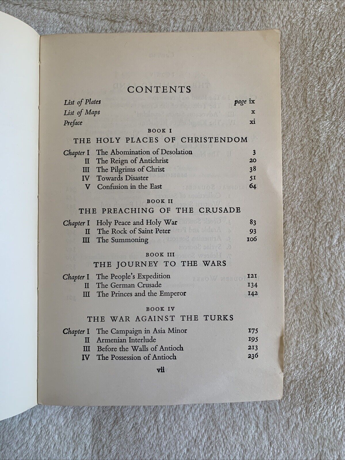 A History of the Crusades, Steven Runciman. Peregrine books 1965. 3 volumi