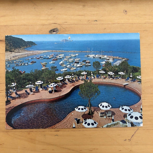 Cartolina PUNTA ALA - CALA DI PORTO 1980 VIAGGIATA