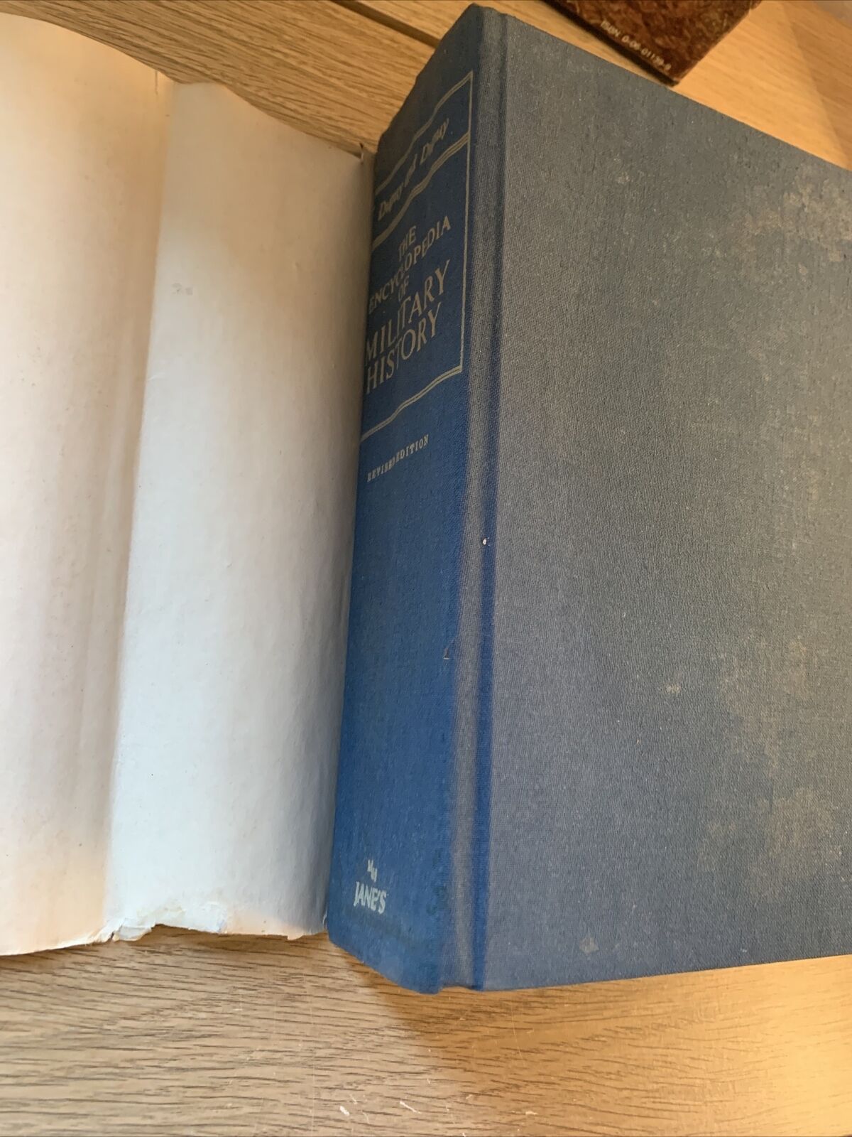 The encyclopedia of military history - Dupuy Ernest and Trevor. Jane's 1980 #