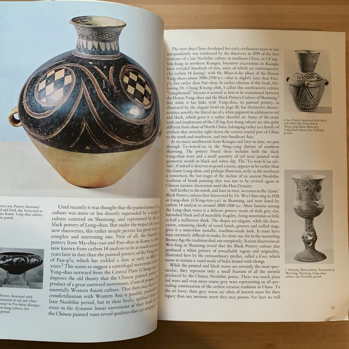 THE ARTS OF CHINA - Michael Sullivan. 1976 revised edition