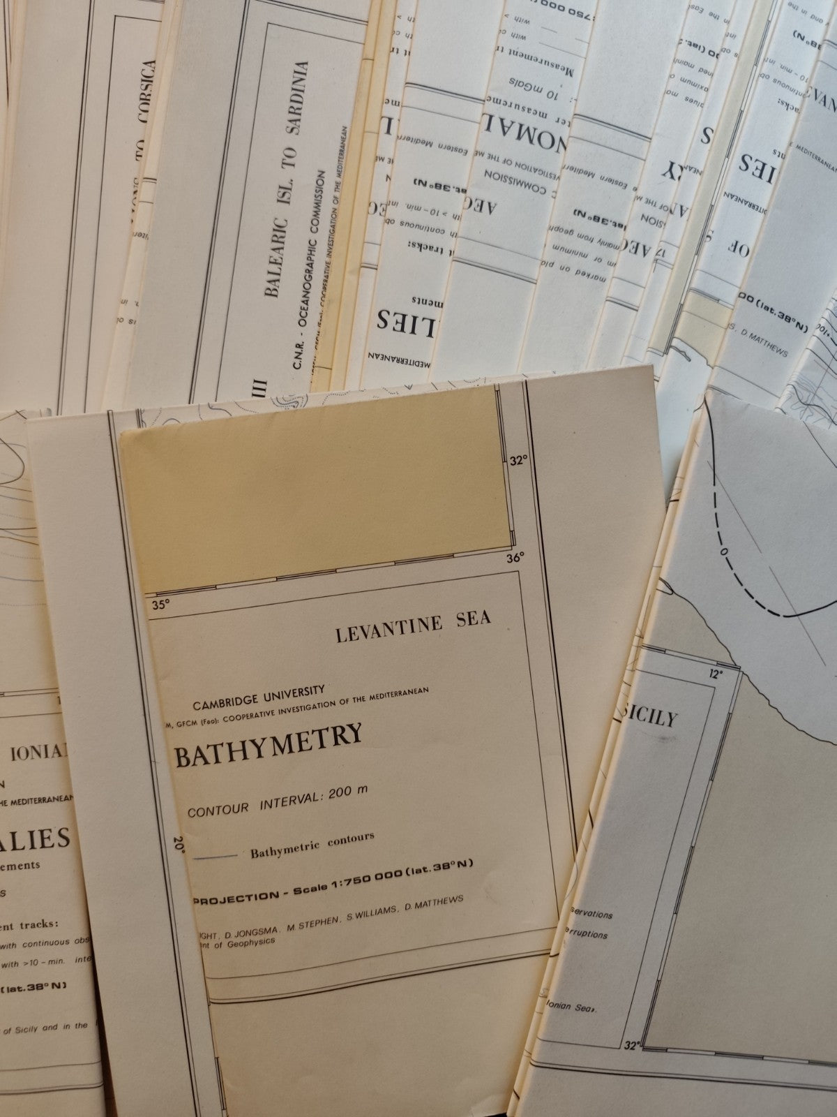 Cartografie geologia tettonica geofisica batimetria Italia, 27 ampie cartografie