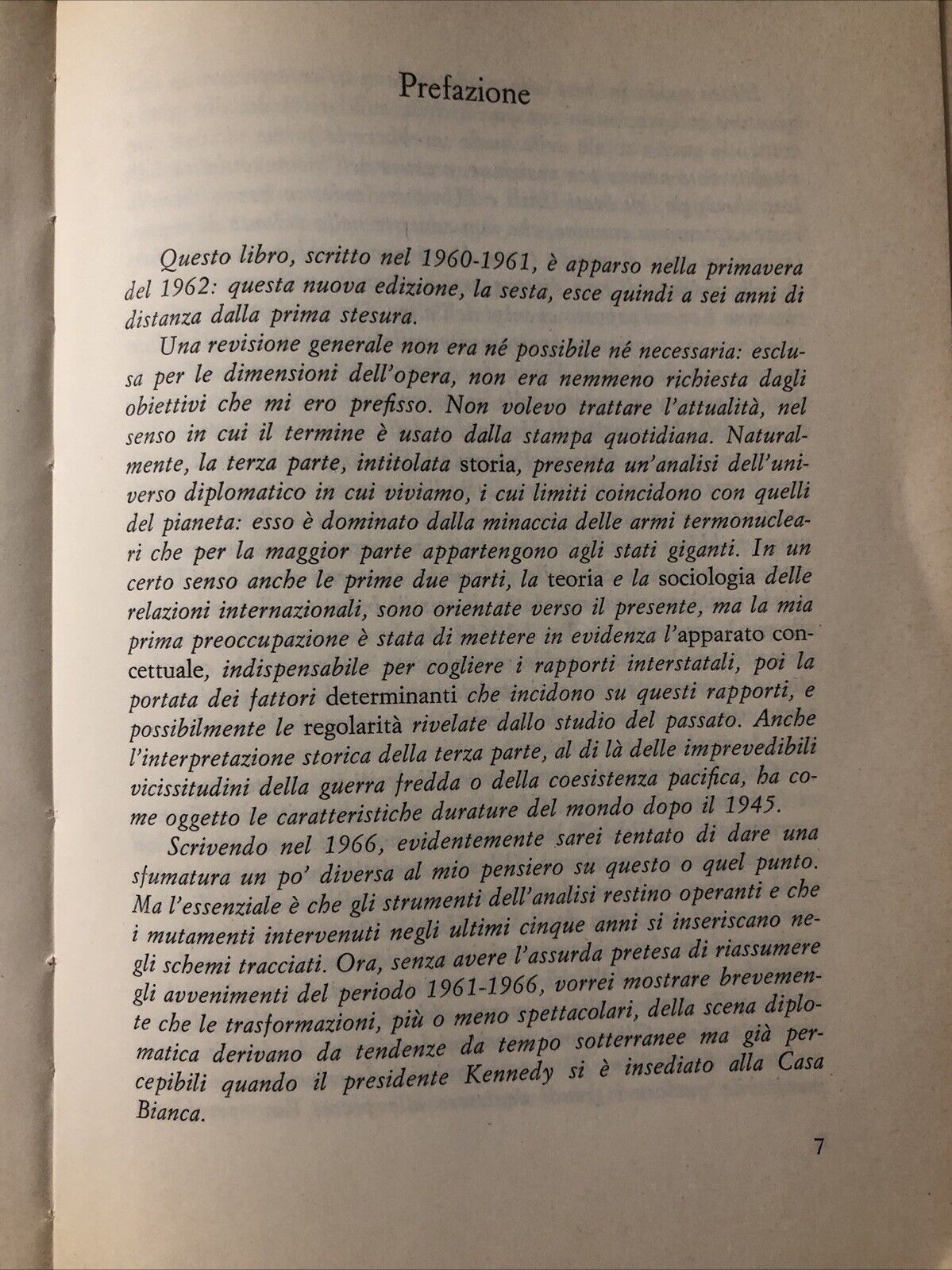 Pace e guerra tra le nazioni, Raymond Aron. edizioni di Comunità 1970