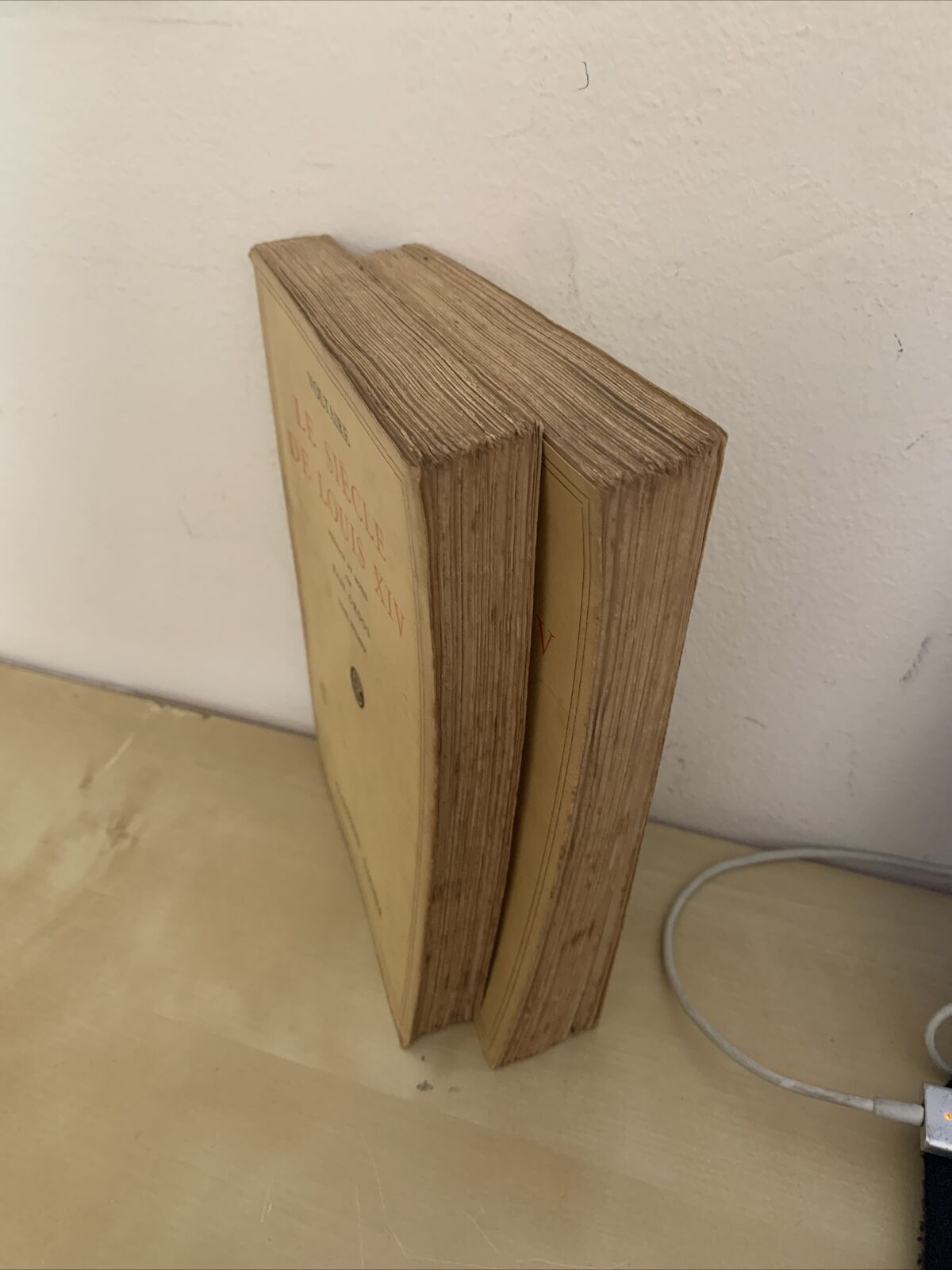 VOLTAIRE - Le Siècle de Louis XIV. René Groos, Tome 1 e 2.  Garnier 1947 #