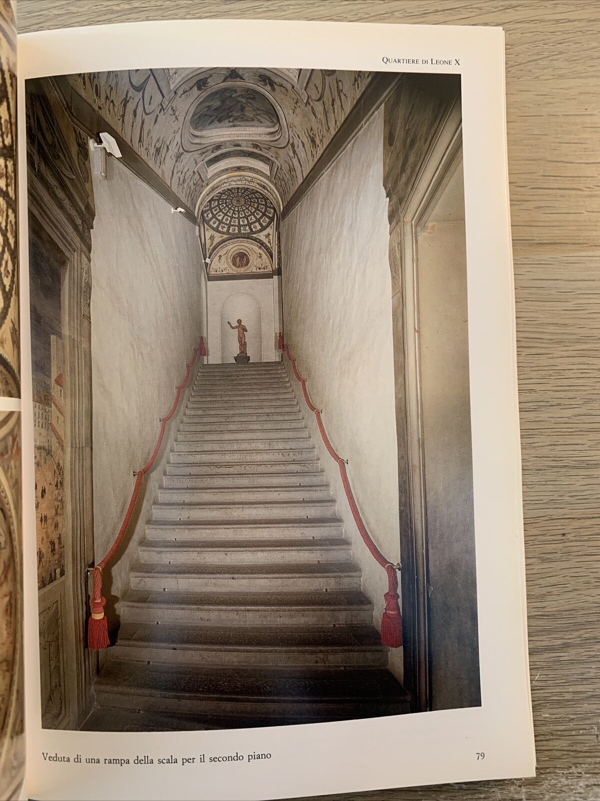 Palazzo vecchio. Guida alla fabbrica ai quartieri e alle collezioni. Scala 1995