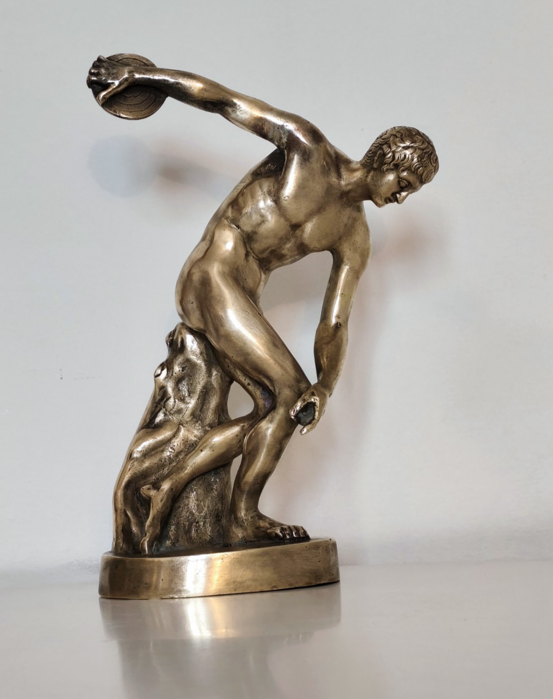 Statuetta scultura - Discobolo - Ottone dorato. Arte classica