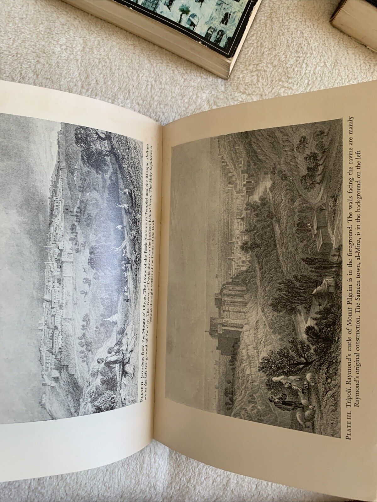 A History of the Crusades, Steven Runciman. Peregrine books 1965. 3 volumi