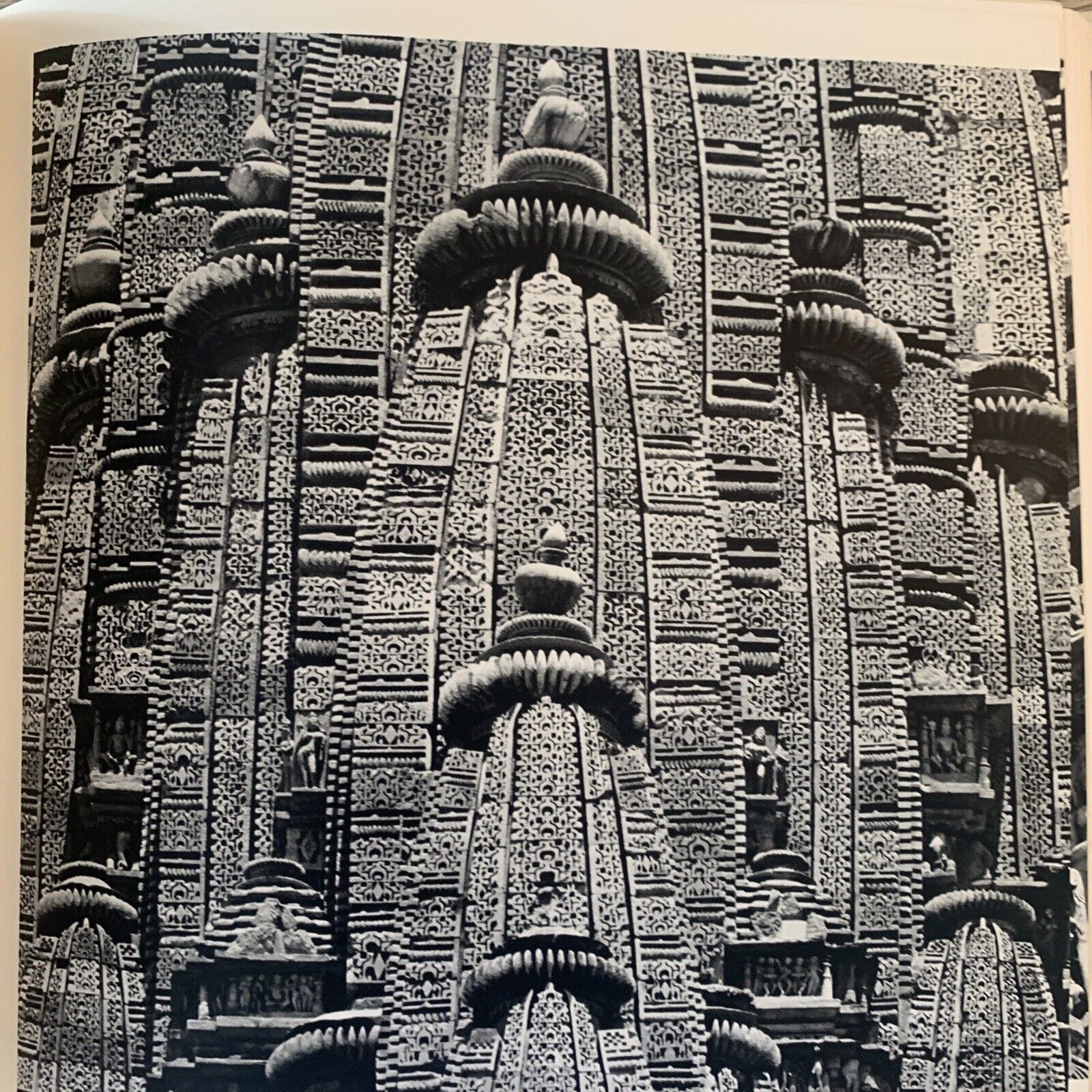Architettura Indiana - Andreas Volwahsen. edizioni del Parnaso 1969