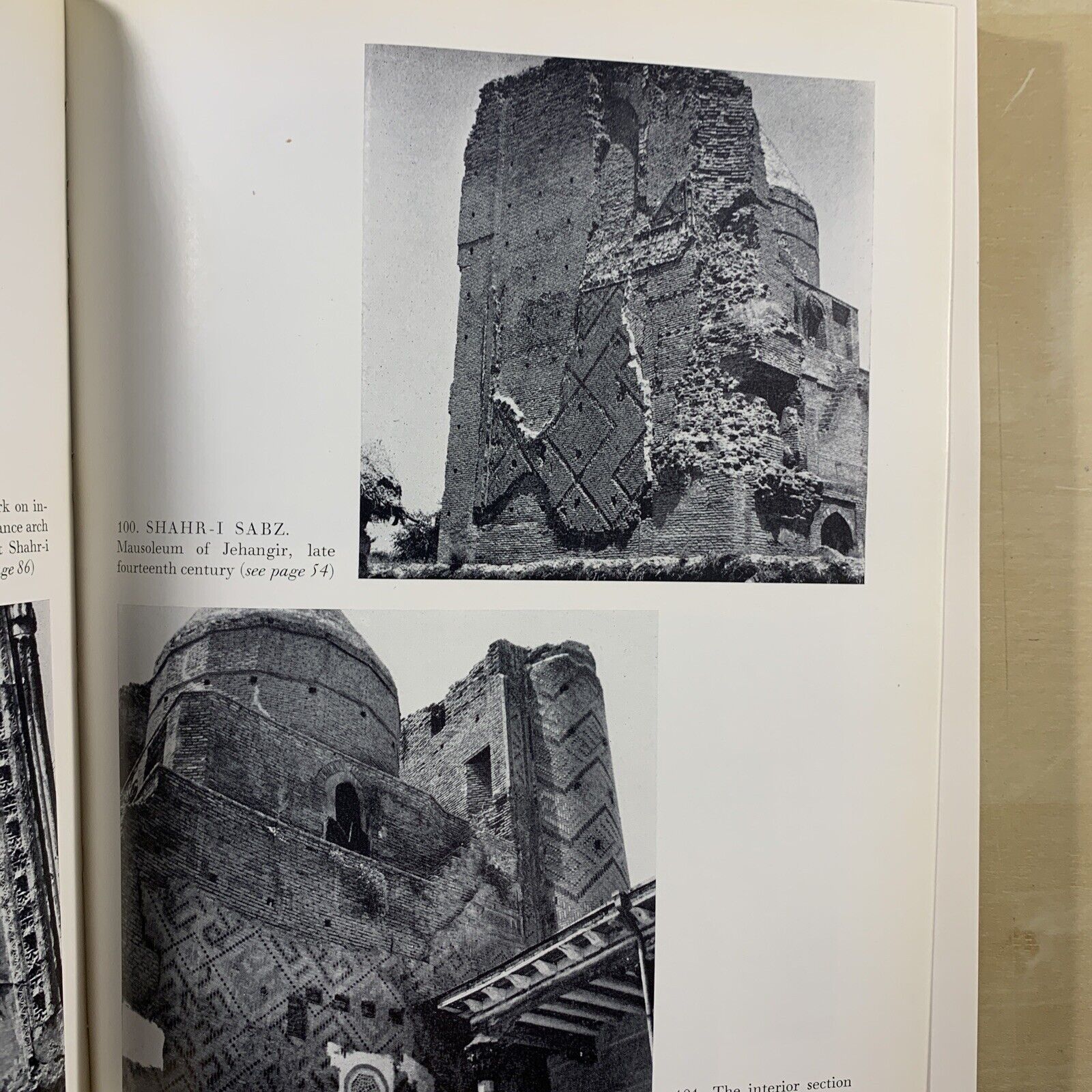ISLAMIC ARCHITECTURE AND ITS DECORATION. DEREK HILL, OLEG GRABAR. Faber 1967 #