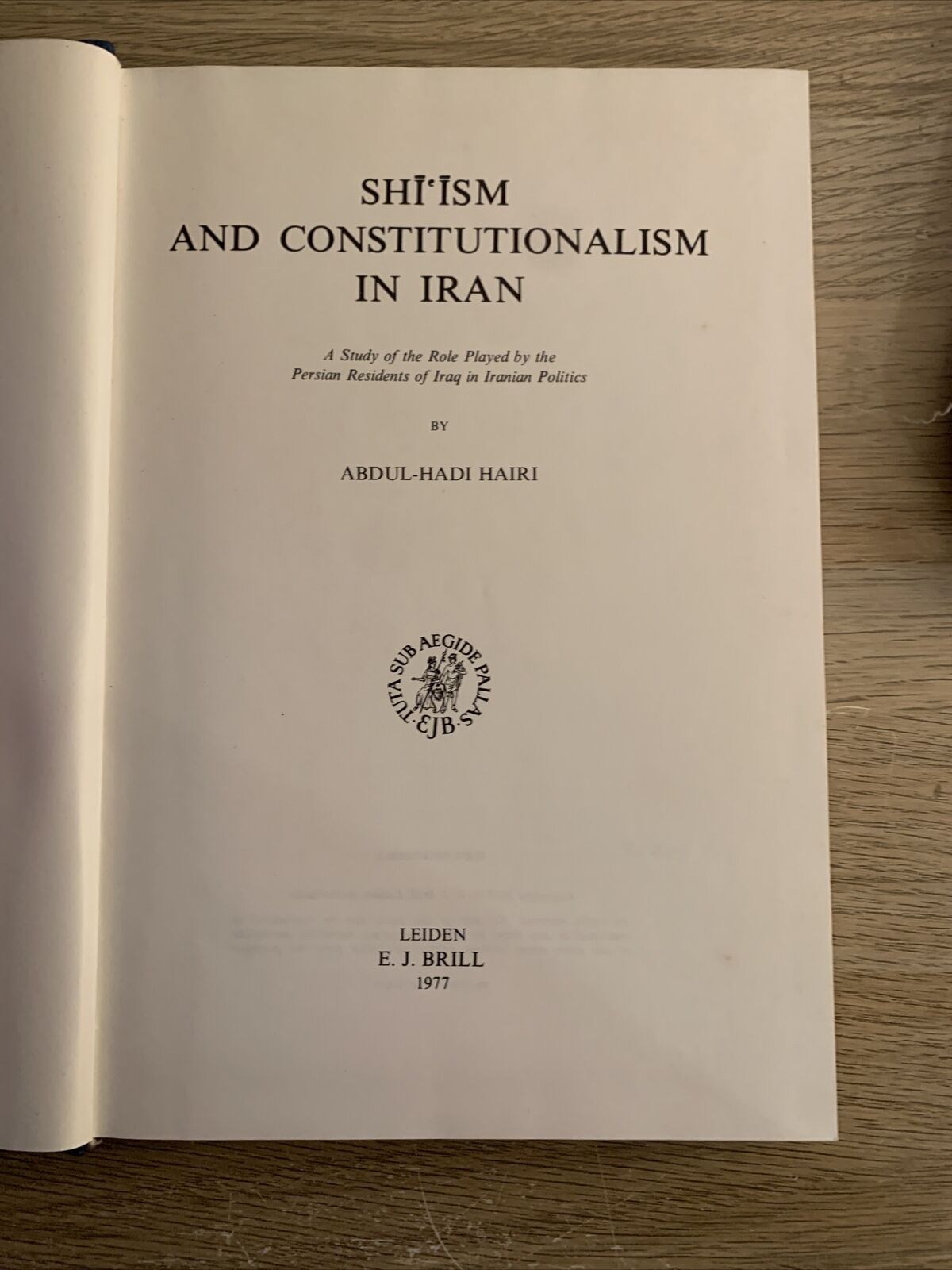 SHĪ'ĪSM AND CONSTITUTIONALISM IN IRAN. ABDUL-HADI HAIRI. Leiden E. J. Brill 1977