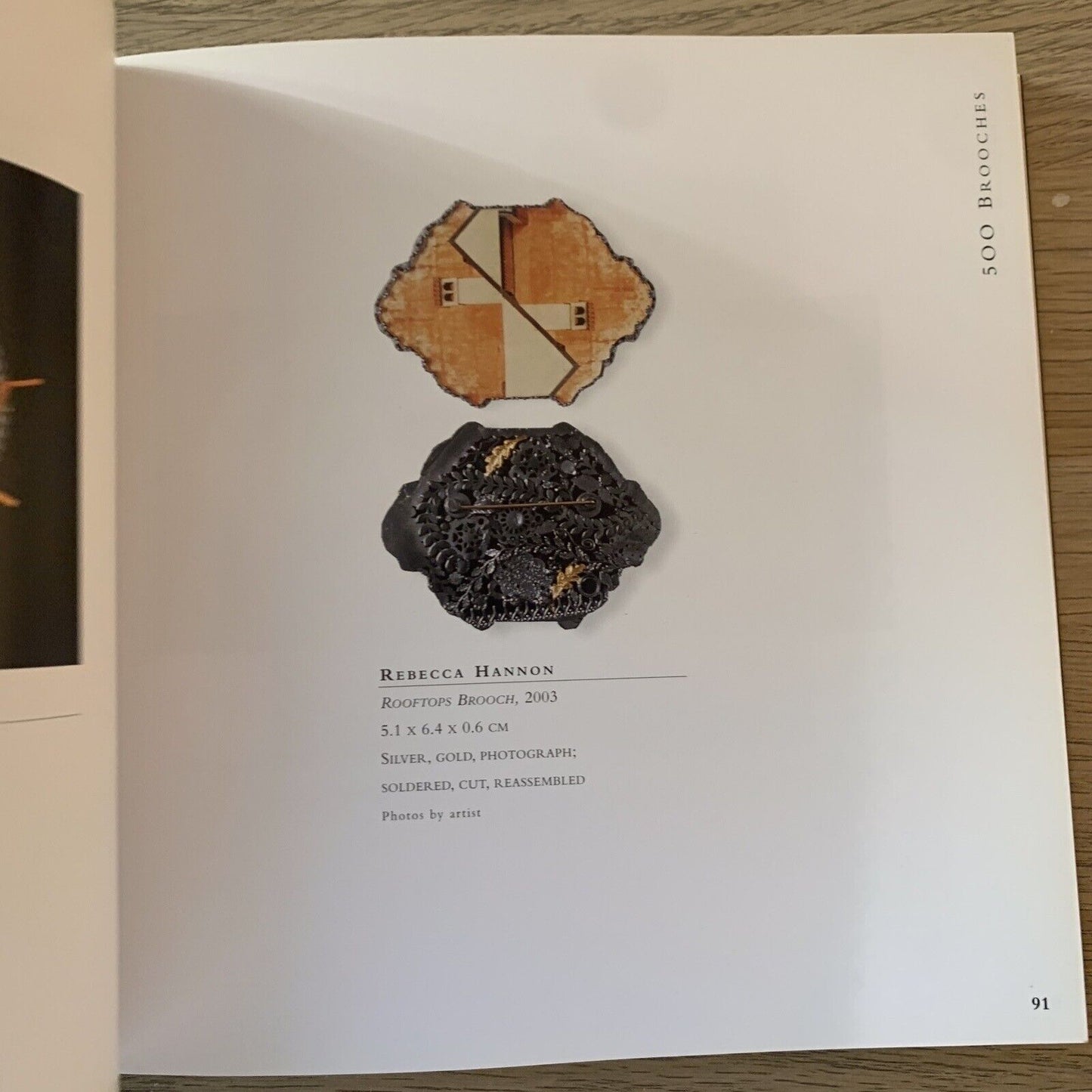500 BROOCHES. Inspiring adornments for the body. A lark Jewelry Book 2005
