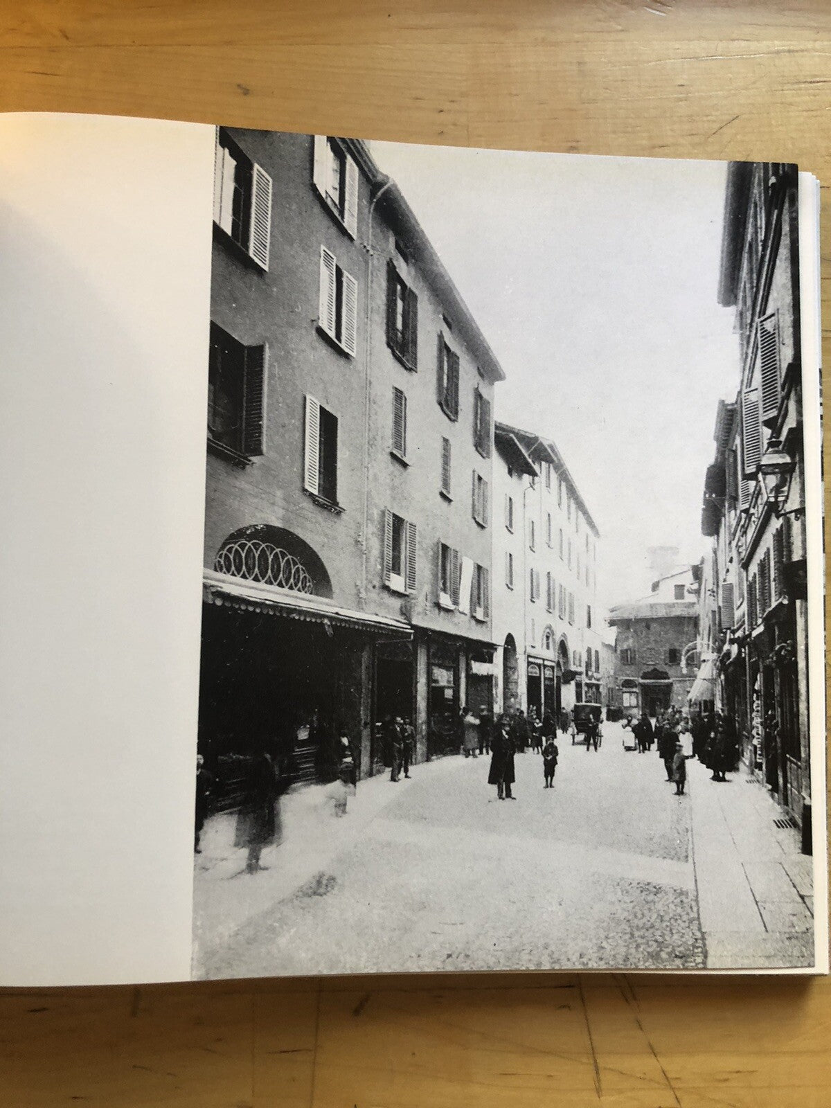 Bologna per la strada, Fotoconfronti col passato. Alberto Menarini, A. Vianelli