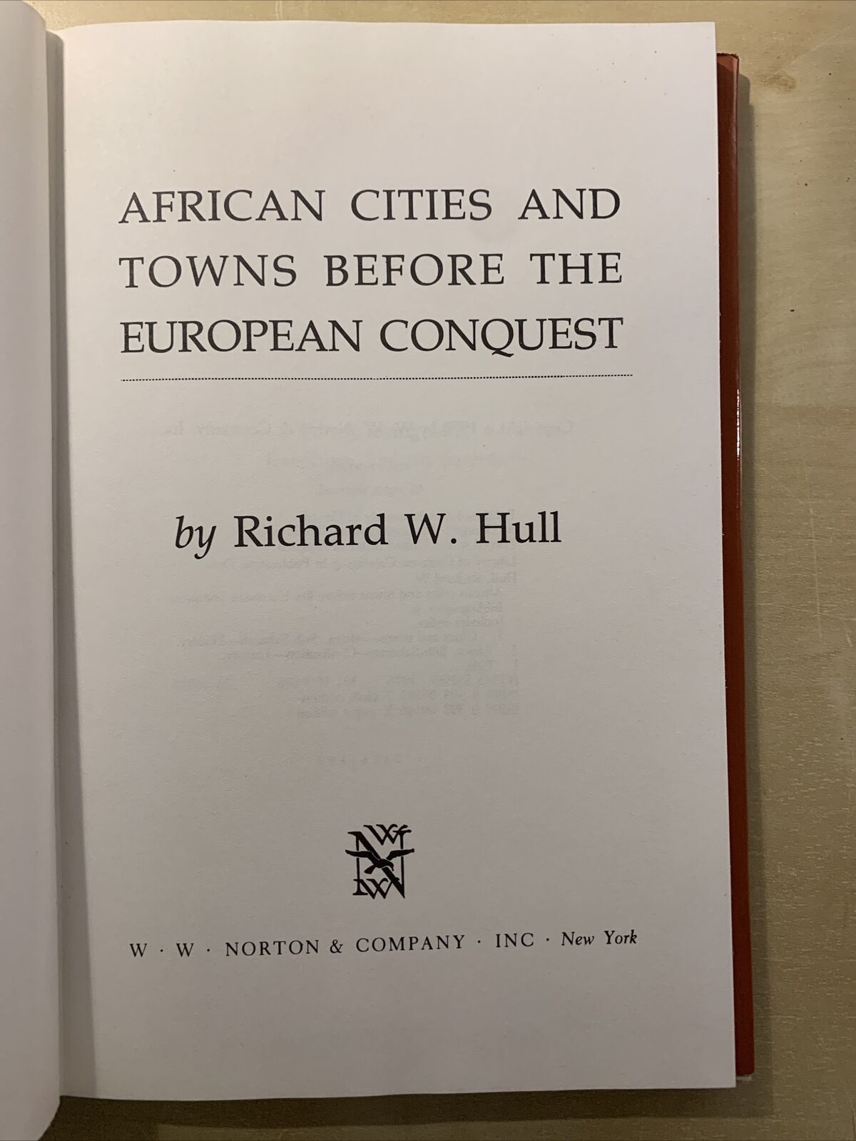 AFRICAN CITIES AND TOWNS BEFORE THE EUROPEAN CONQUEST, Richard W. Hull 1976 #