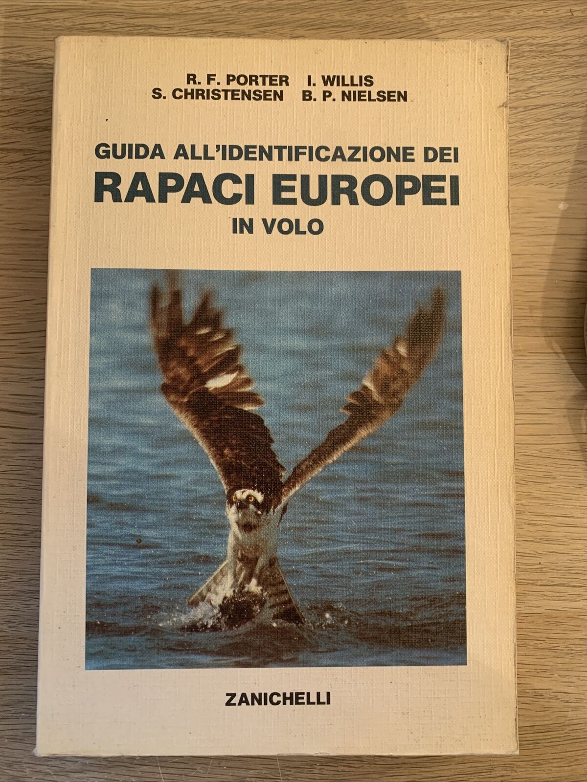 GUIDA ALL'IDENTIFICAZIONE DEI RAPACI EUROPEI IN VOLO. PORTER WILLIS CHRISTENSEN