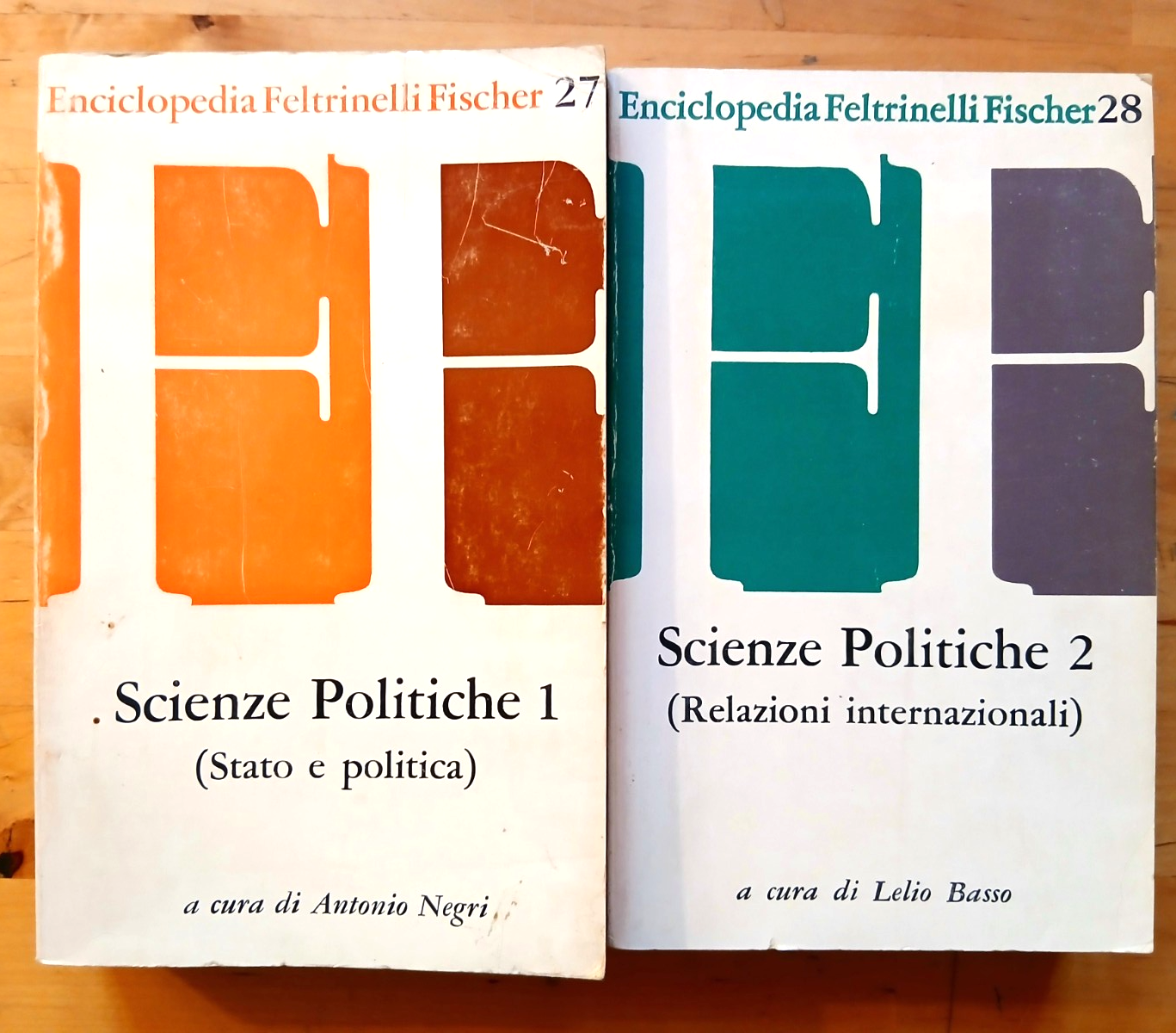 Scienze politiche Enciclopedia Feltrinelli 1 e 2, Fischer 27-28 Lelio Basso 1970