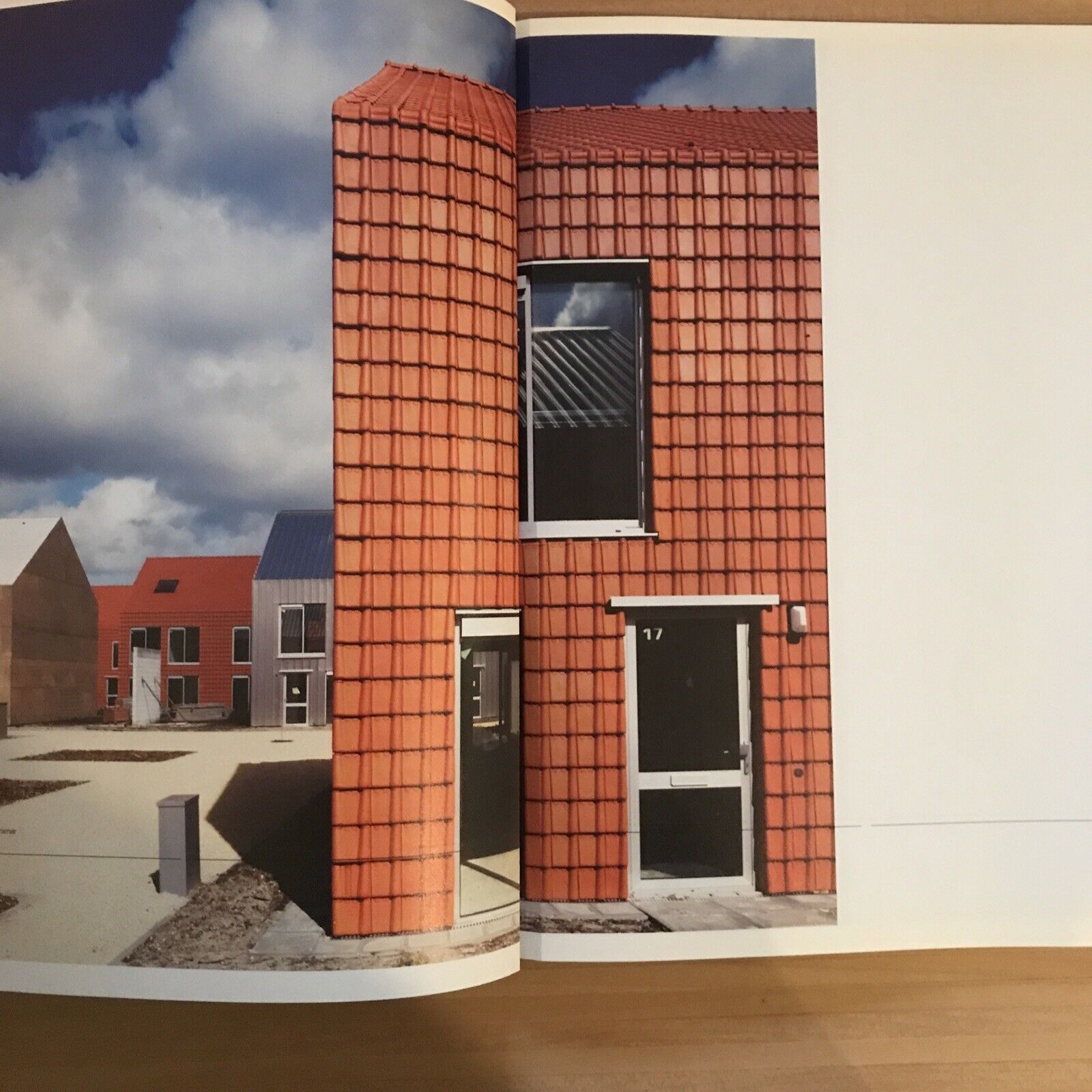 ARCHIS IS DUTCH magazine - Architecture City Visual, # 4 - 2002