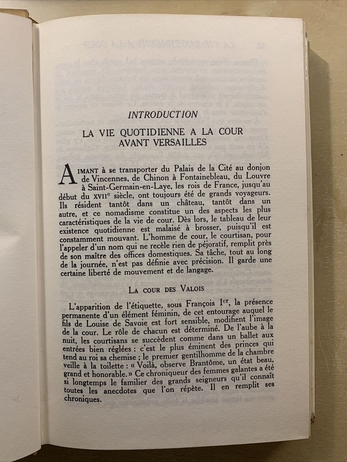 LA VIE QUOTIDIENNE A LA COUR DE VERSAILLES aux XVII et XVIII siec Jacques Levron