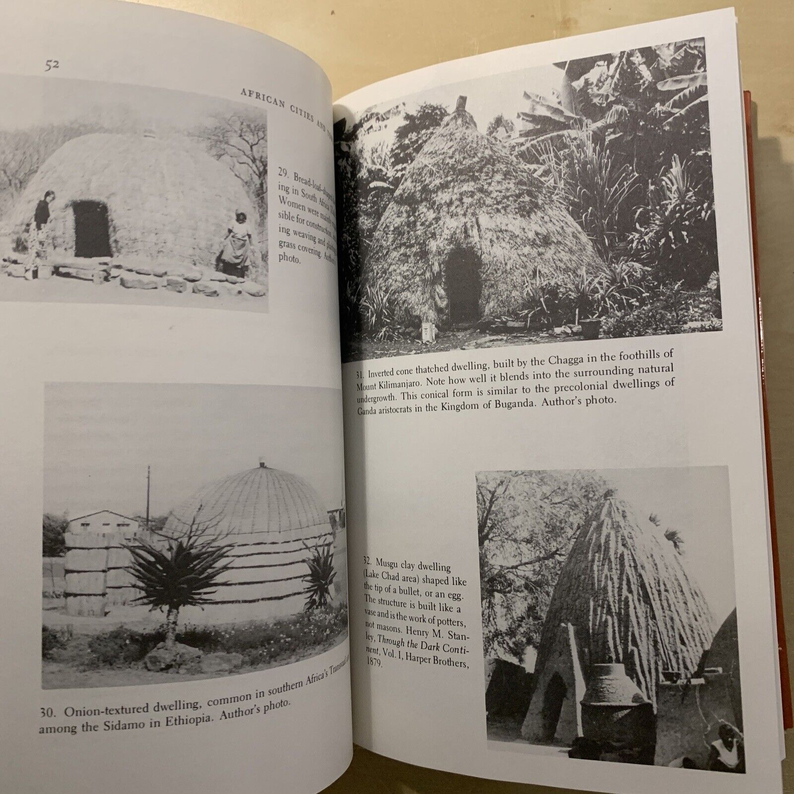 AFRICAN CITIES AND TOWNS BEFORE THE EUROPEAN CONQUEST, Richard W. Hull 1976 #