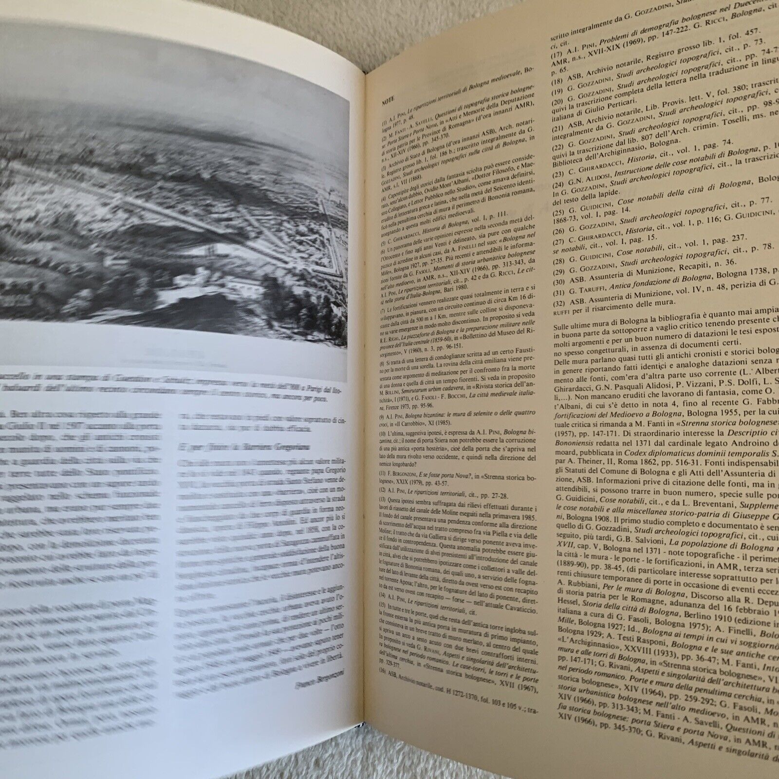 Le mura perdute - Giancarlo Roversi. Storia immagini cerchia fortificata Bologna