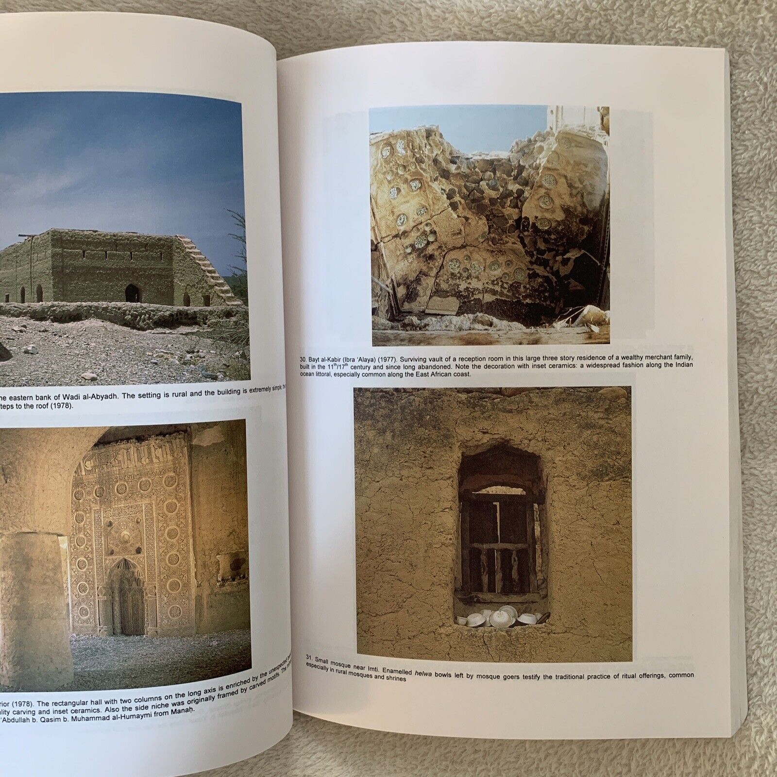 HISTORIC MOSQUES AND SHRINES OF OMAN. PAOLO M. COSTA 2001