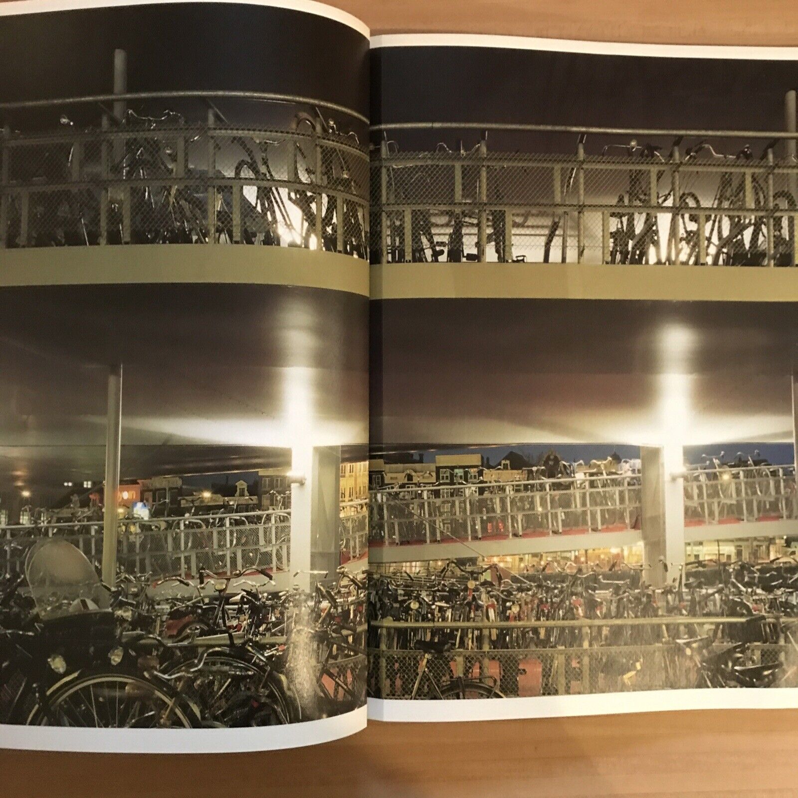 ARCHIS IS DUTCH magazine - Architecture City Visual, # 4 - 2002